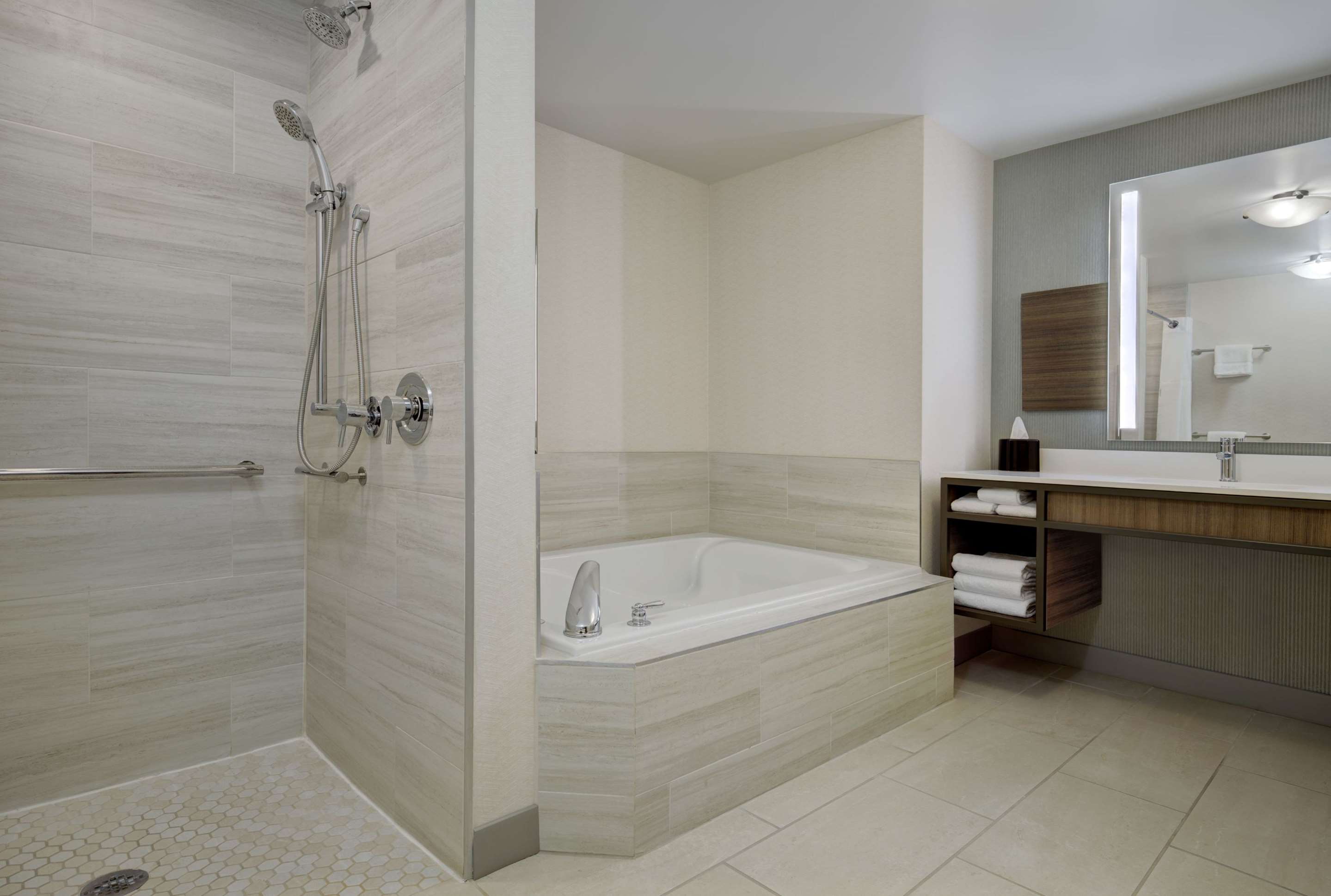 Guest room bath