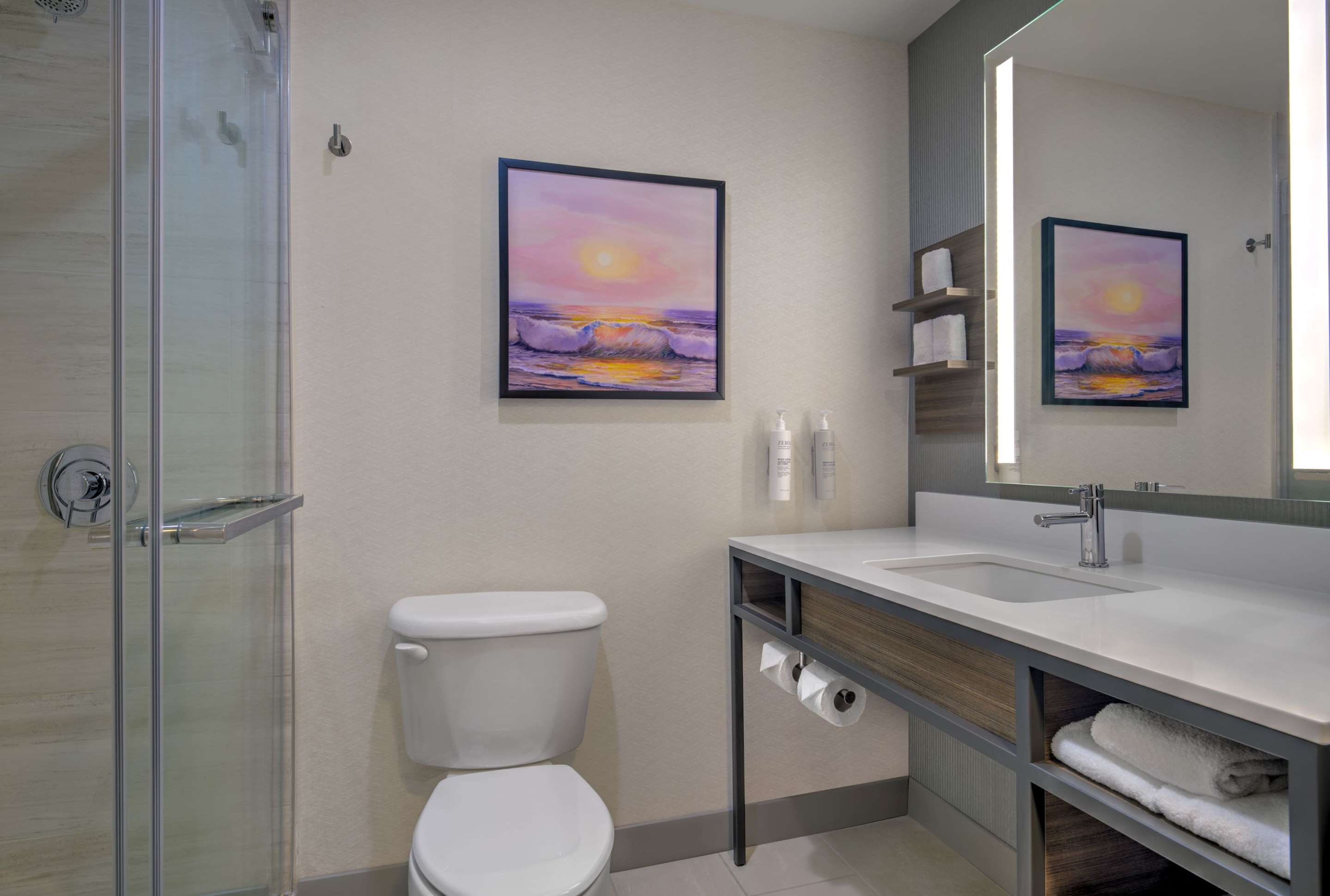 Guest room bath