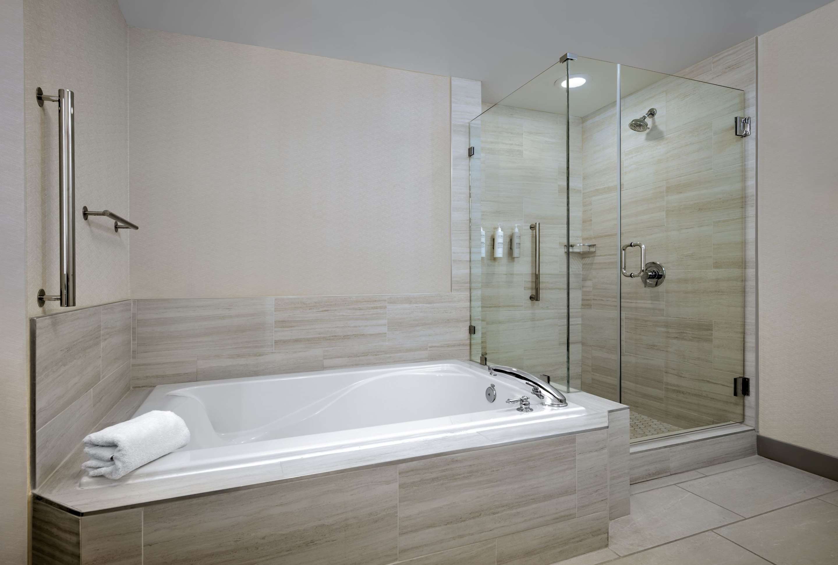 Guest room bath