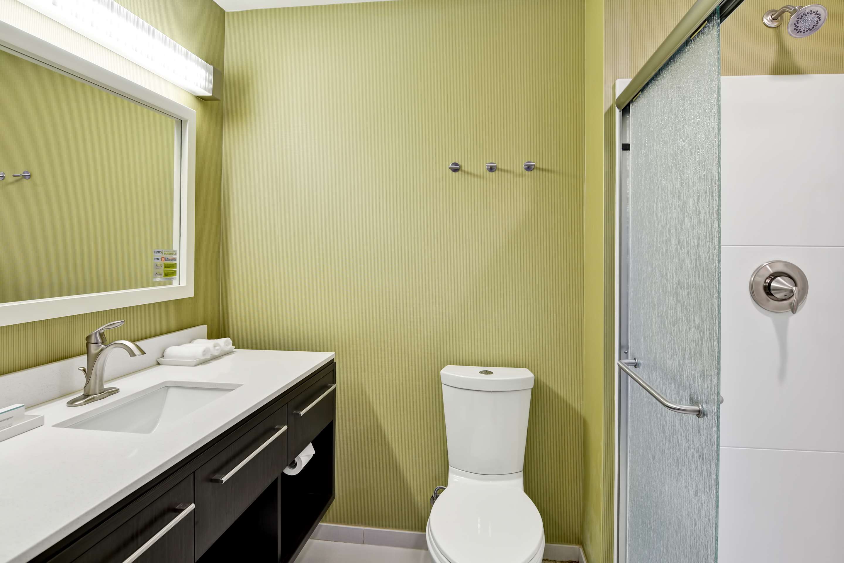 Guest room bath