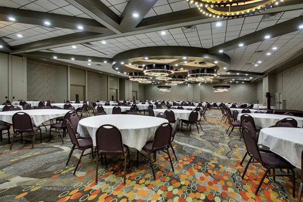  - DoubleTree by Hilton Mt Vernon - I-57 & I-64, Exit 95