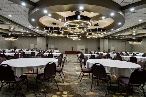  - DoubleTree by Hilton Mt Vernon - I-57 & I-64, Exit 95