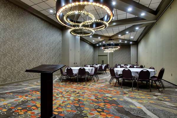  - DoubleTree by Hilton Mt Vernon - I-57 & I-64, Exit 95