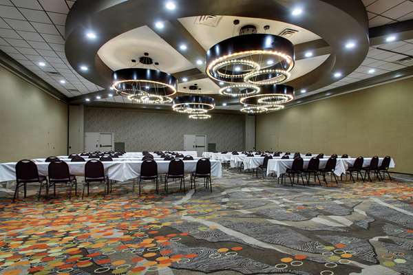  - DoubleTree by Hilton Mt Vernon - I-57 & I-64, Exit 95