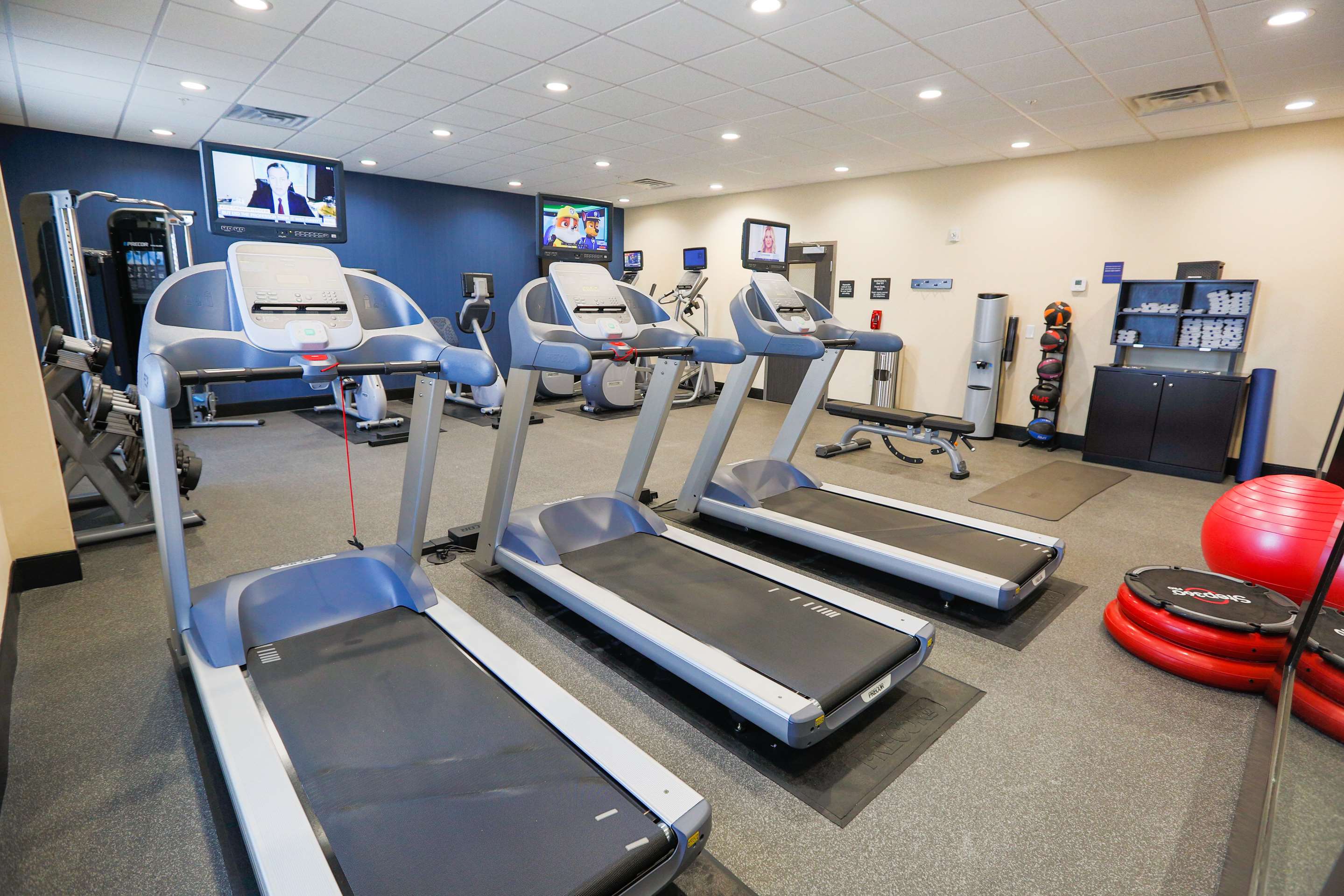Health club fitness center gym | Hampton Inn El Reno