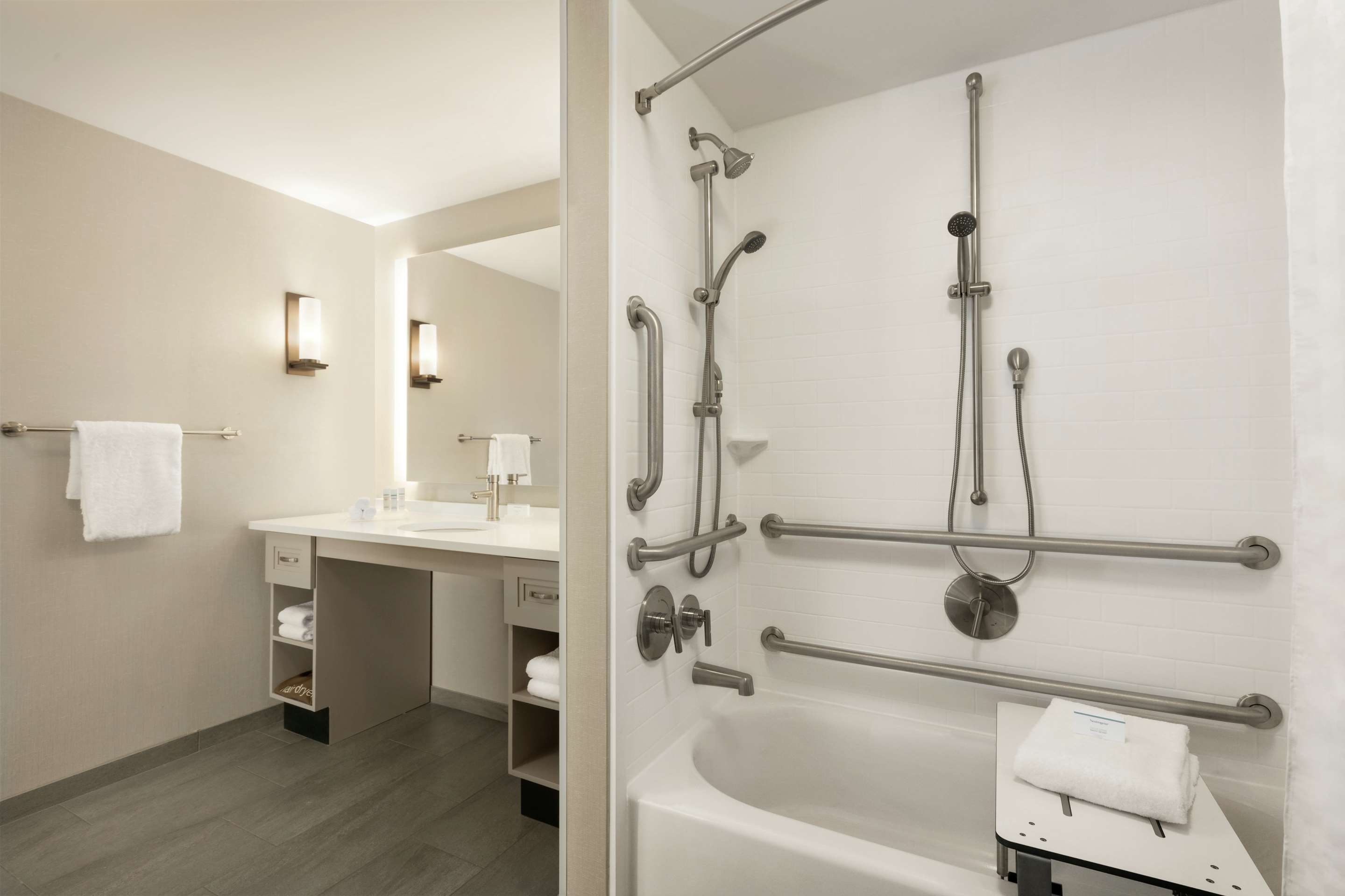Guest room bath