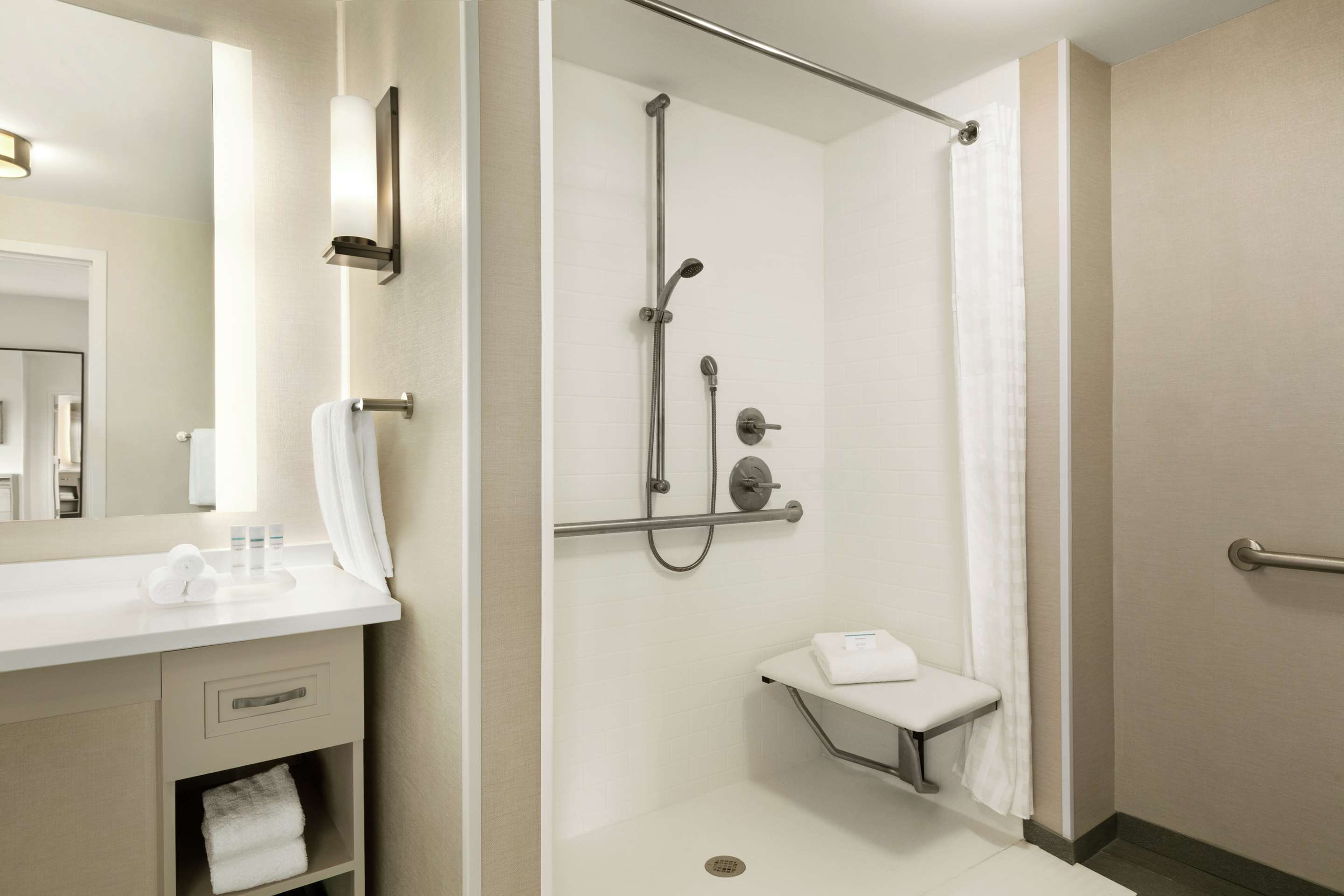 Guest room bath