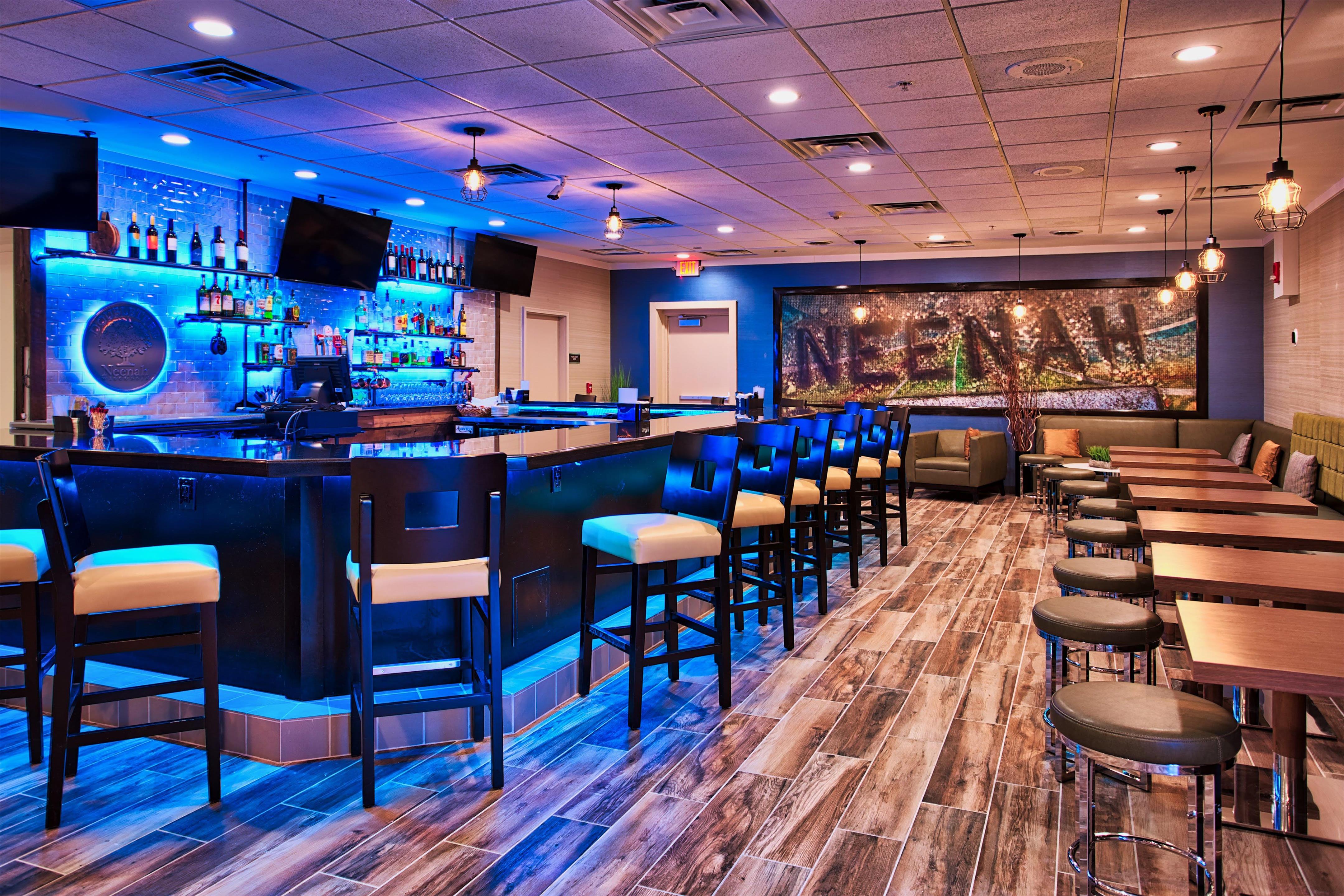 Restaurant | DoubleTree by Hilton Neenah