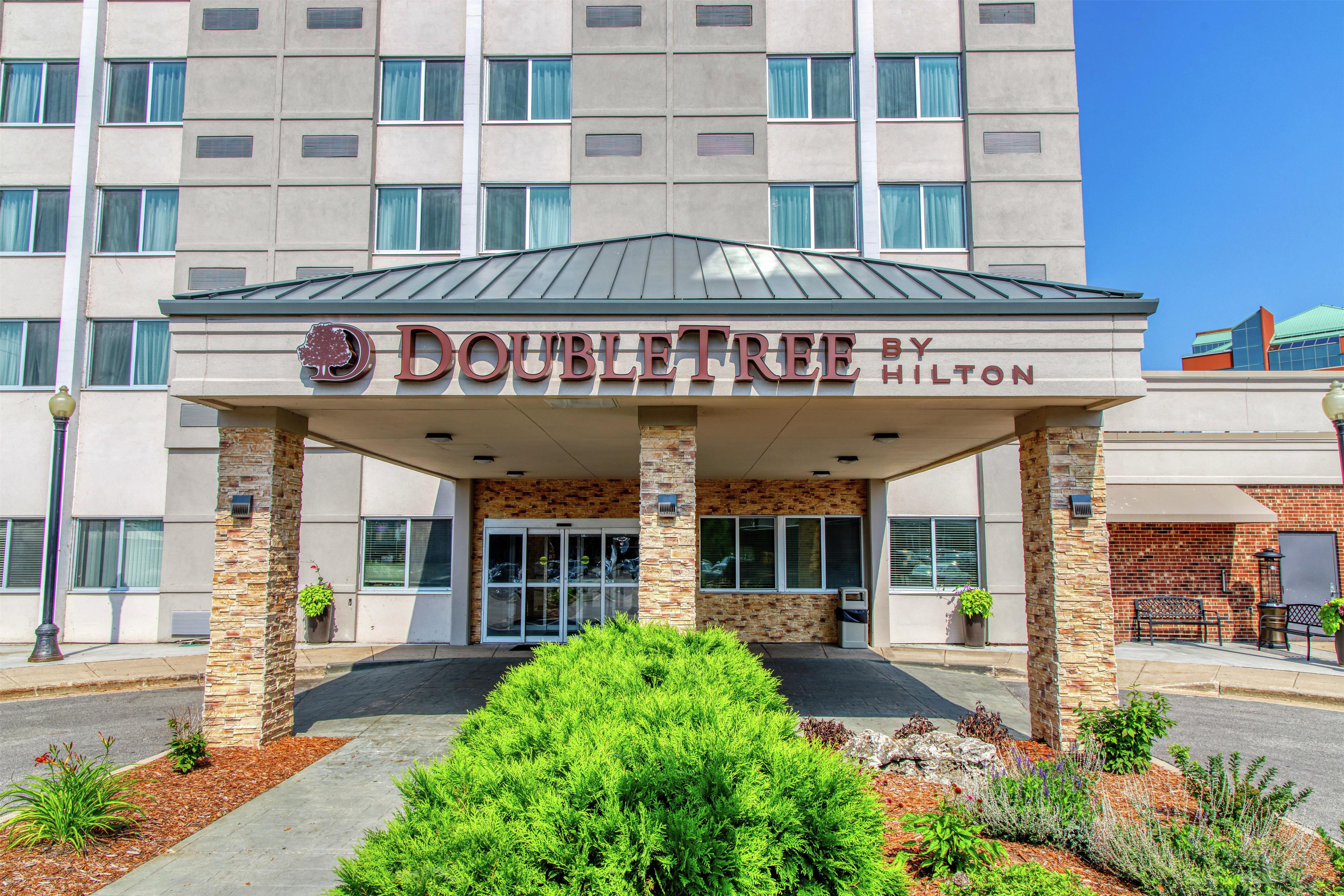 Exterior | DoubleTree by Hilton Neenah