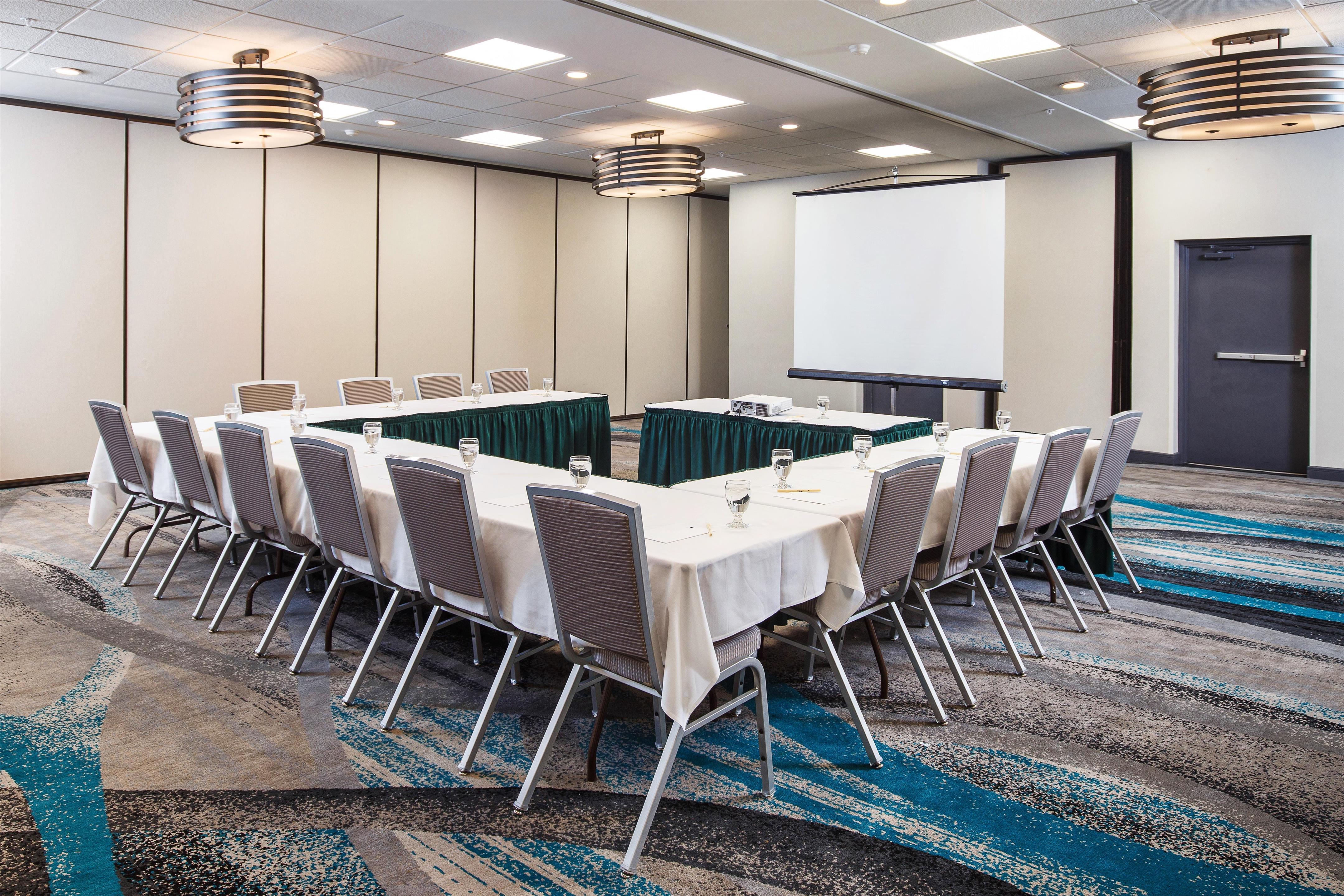 Meeting Room | DoubleTree by Hilton Neenah