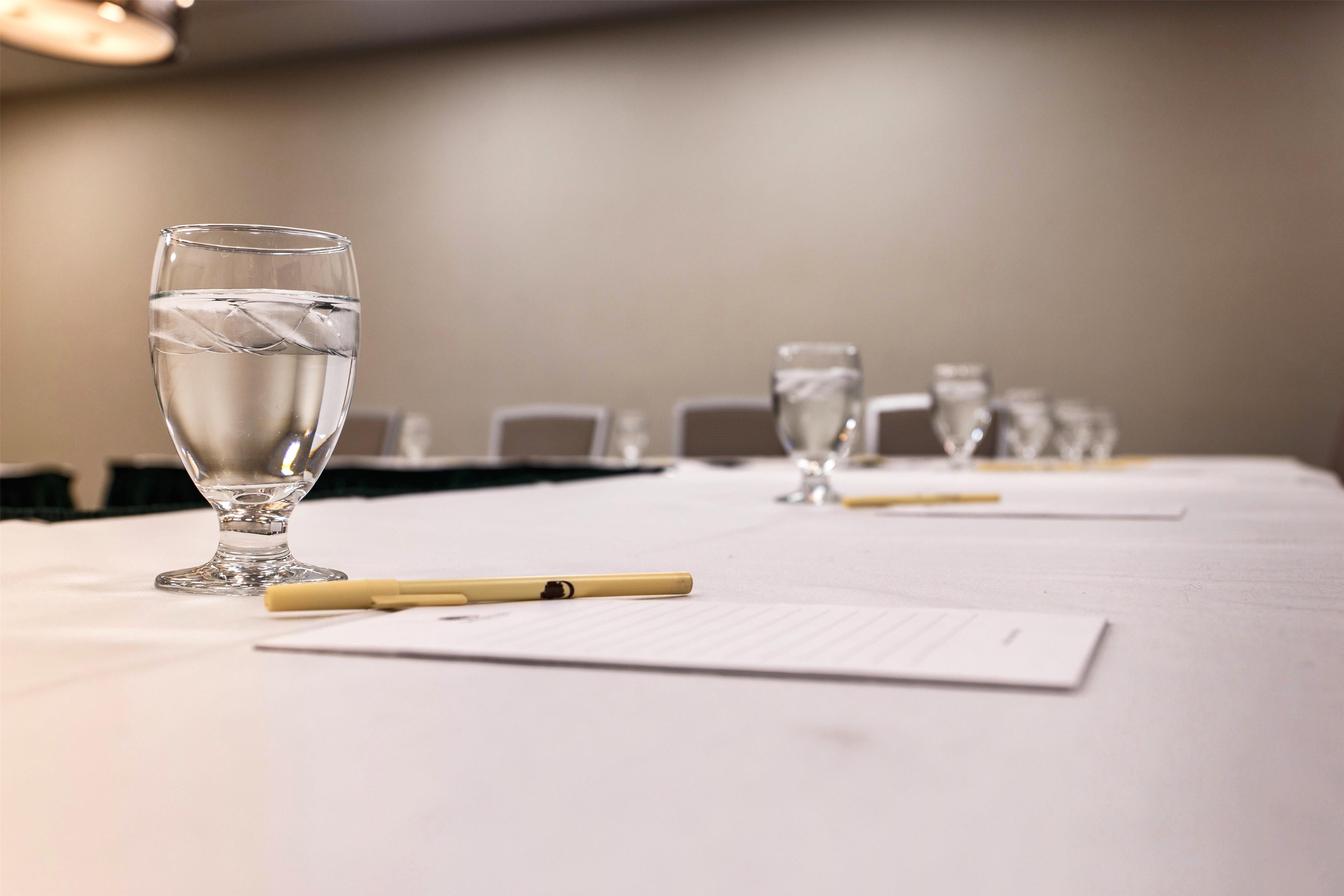 Meeting Room | DoubleTree by Hilton Neenah