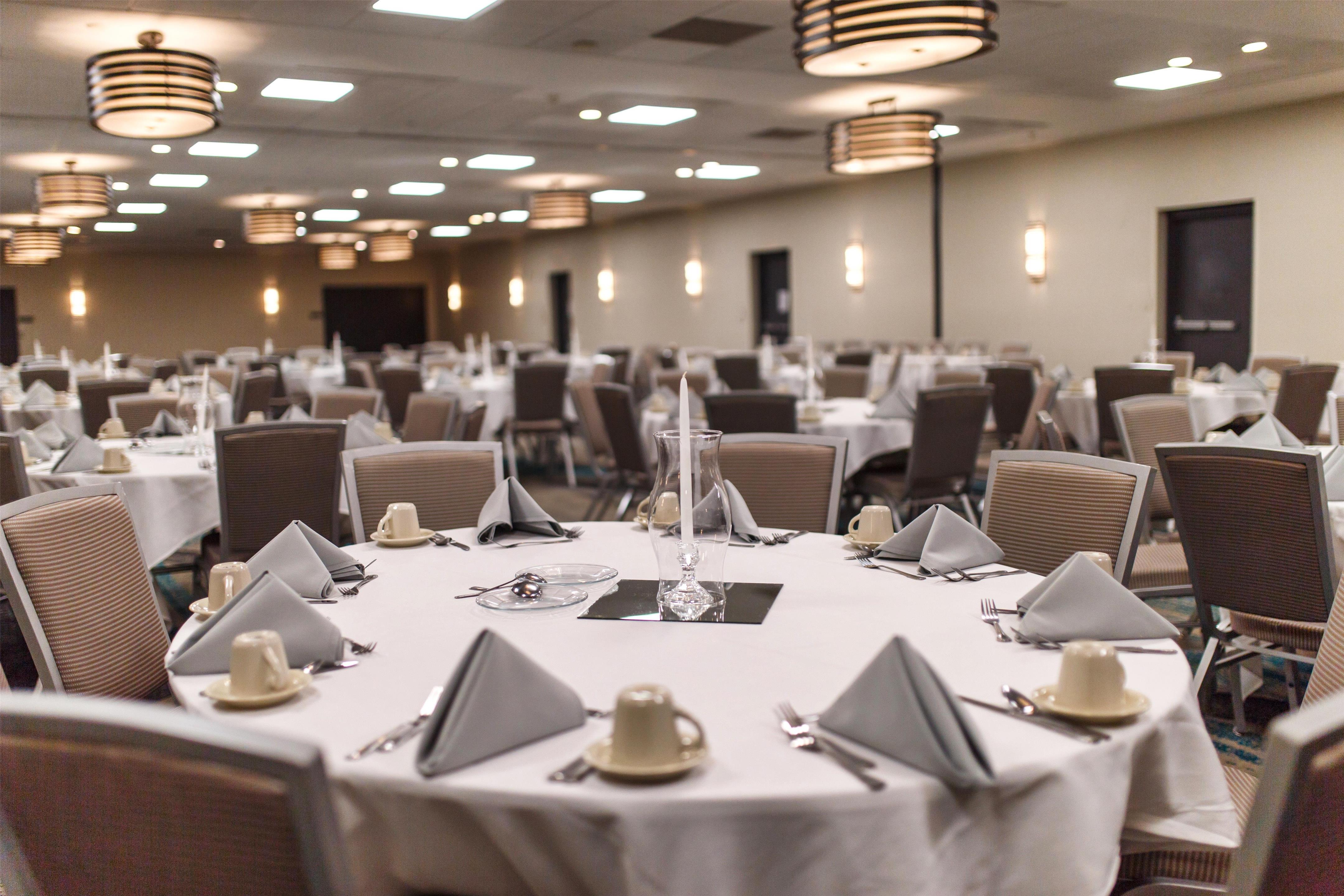 Meeting Room | DoubleTree by Hilton Neenah