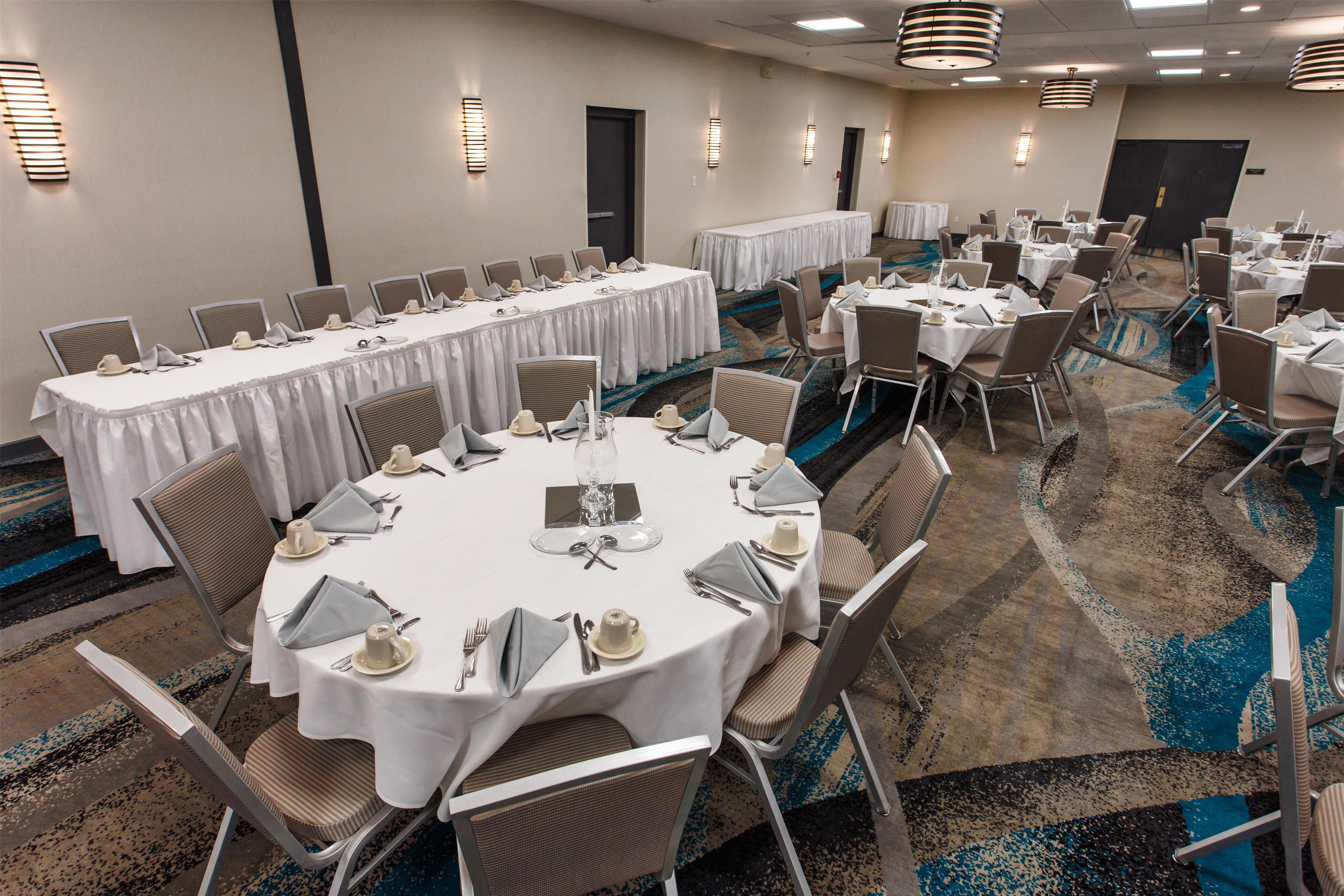 Meeting Room | DoubleTree by Hilton Neenah