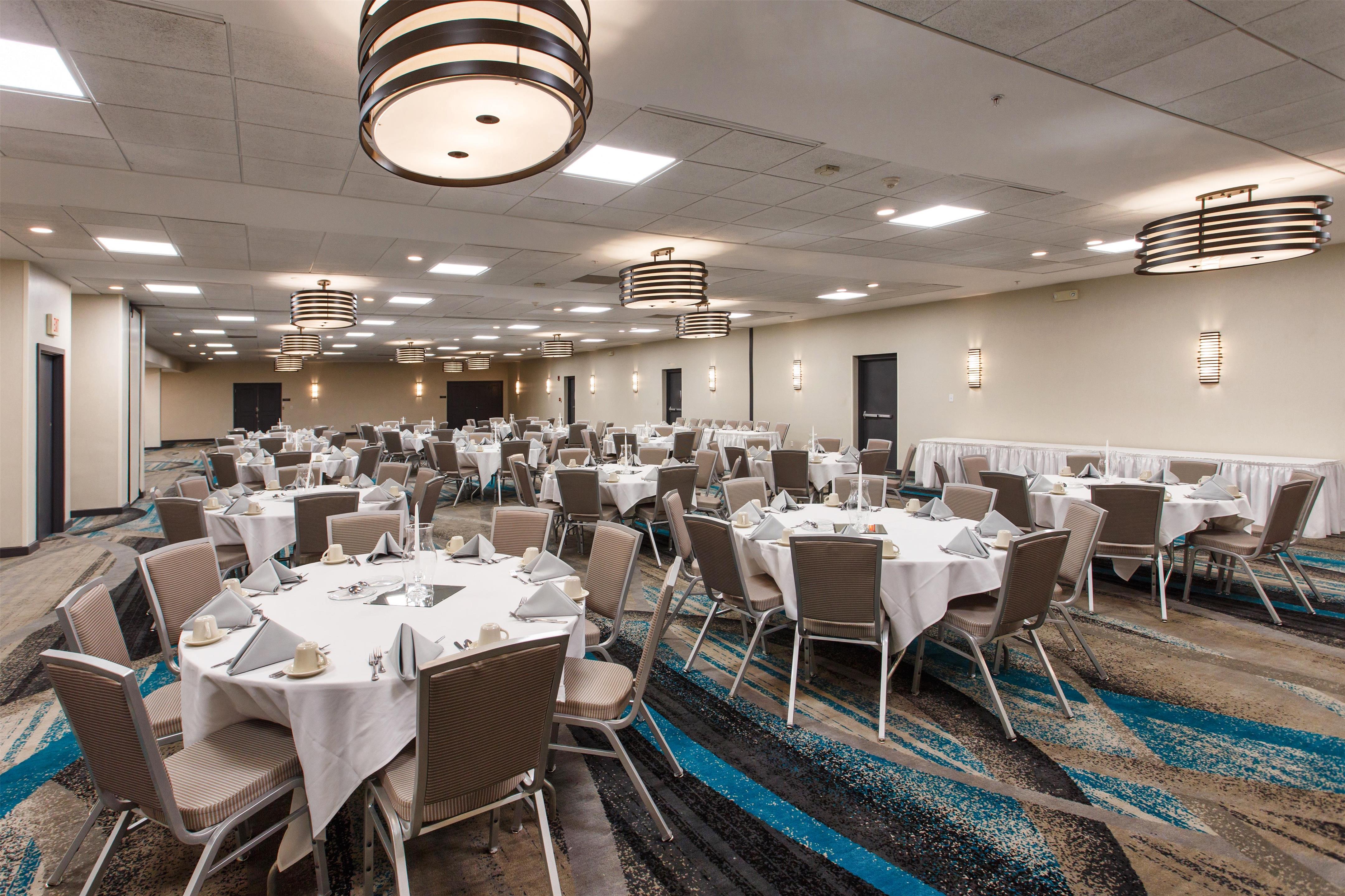 Meeting Room | DoubleTree by Hilton Neenah