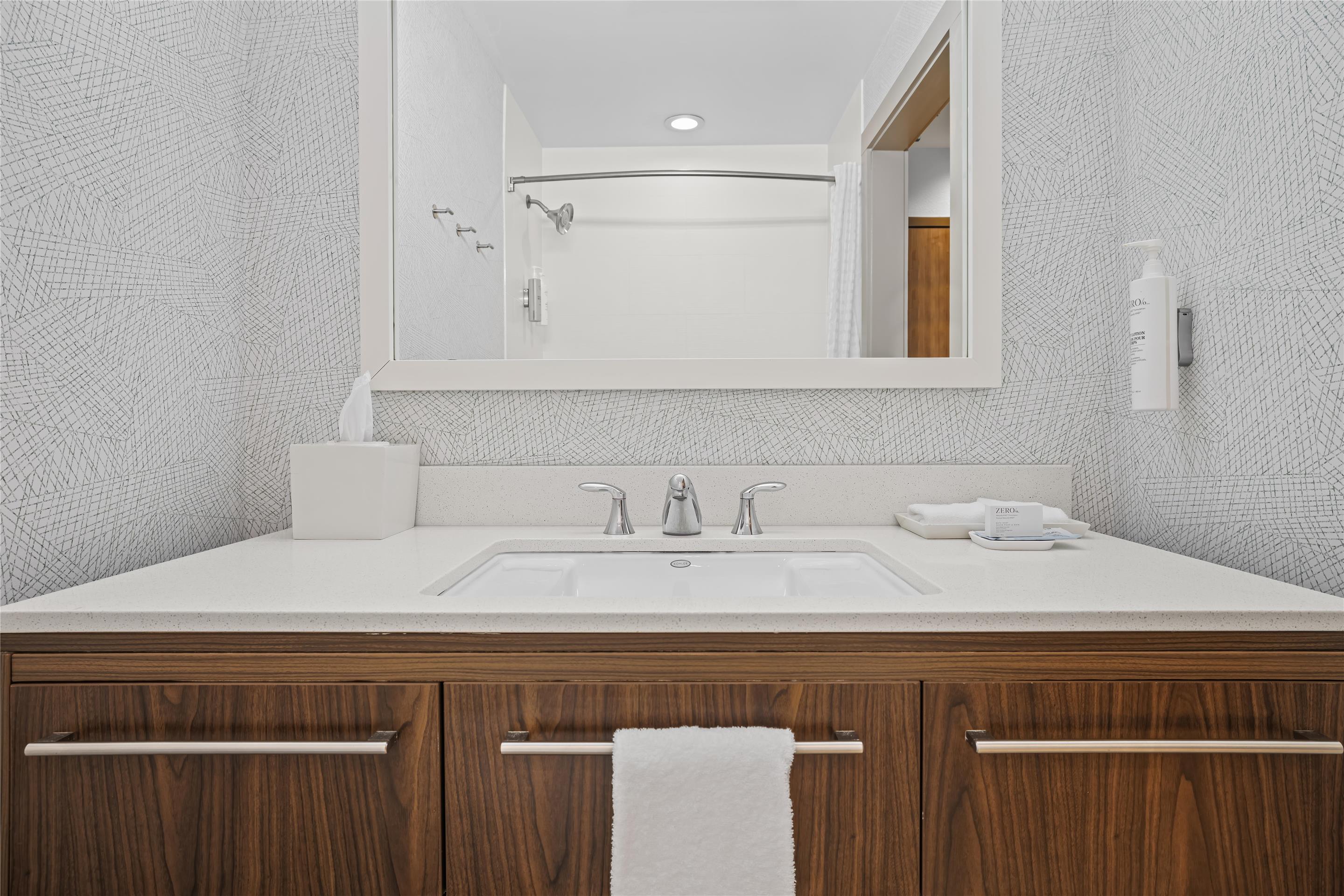 Guest room bath