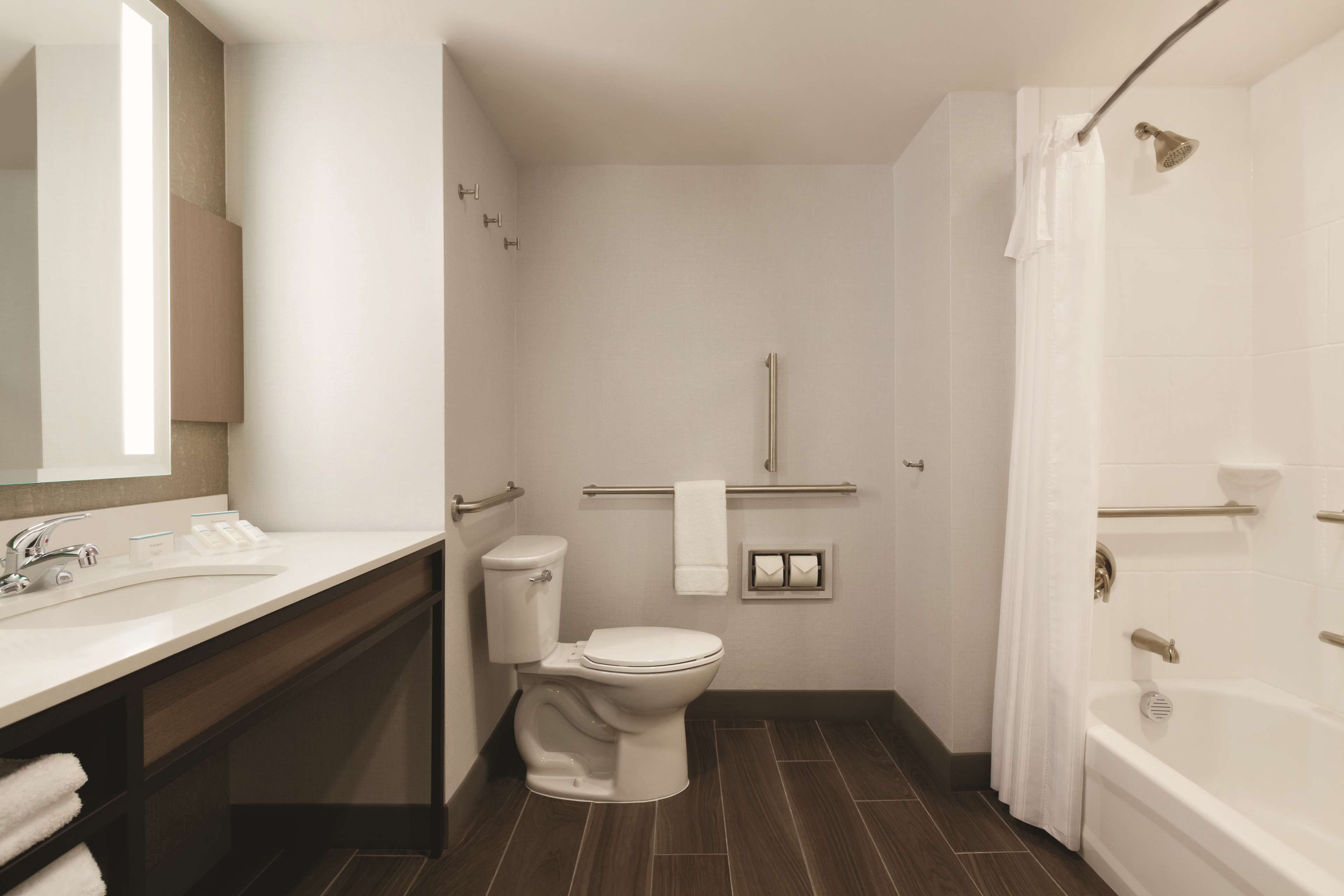 Hilton Garden Phoenix-Tempe Asu Research Park, Az Room Type - 1 KING ACC RM W BATHTUB