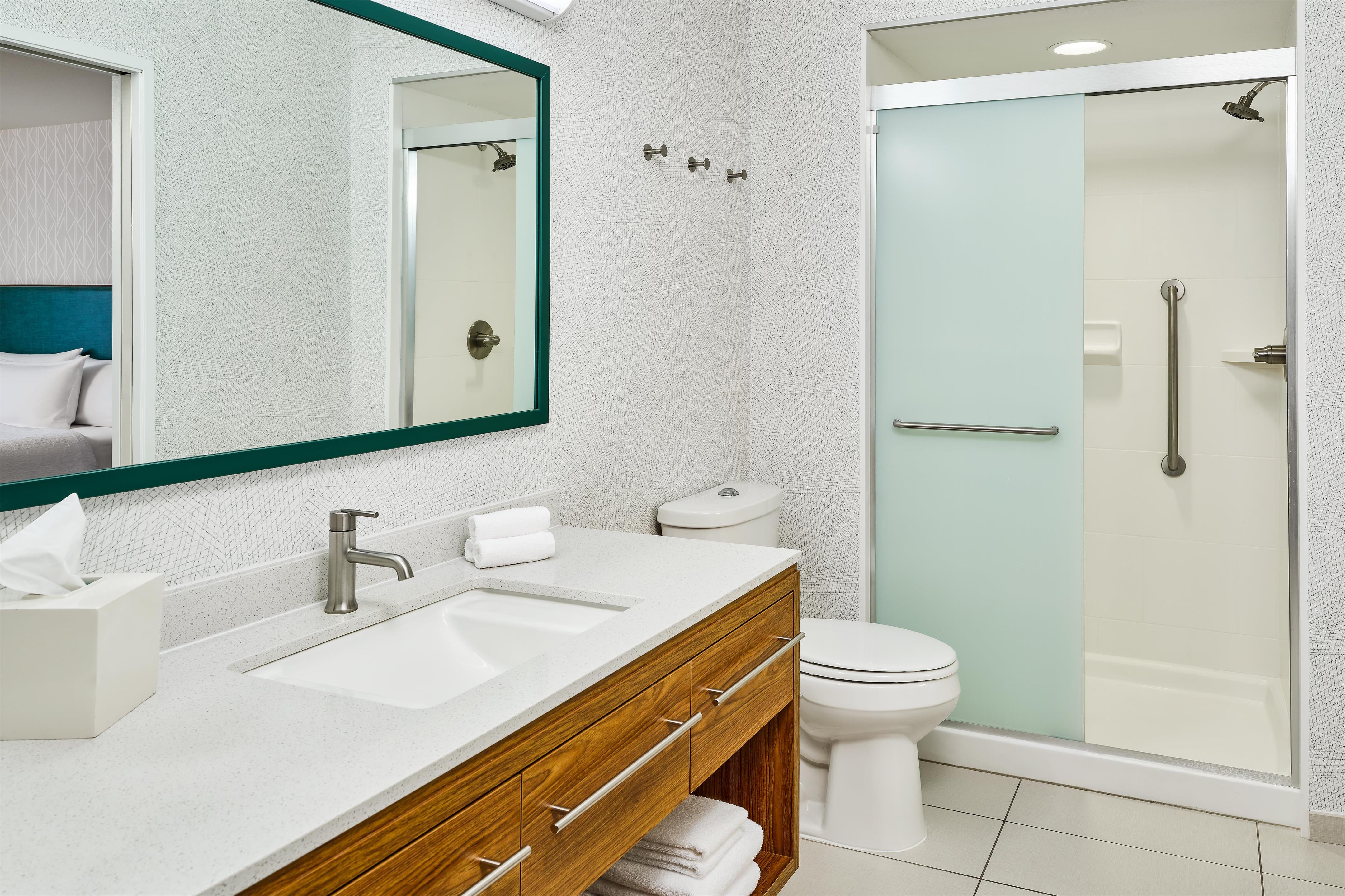 Guest room bath