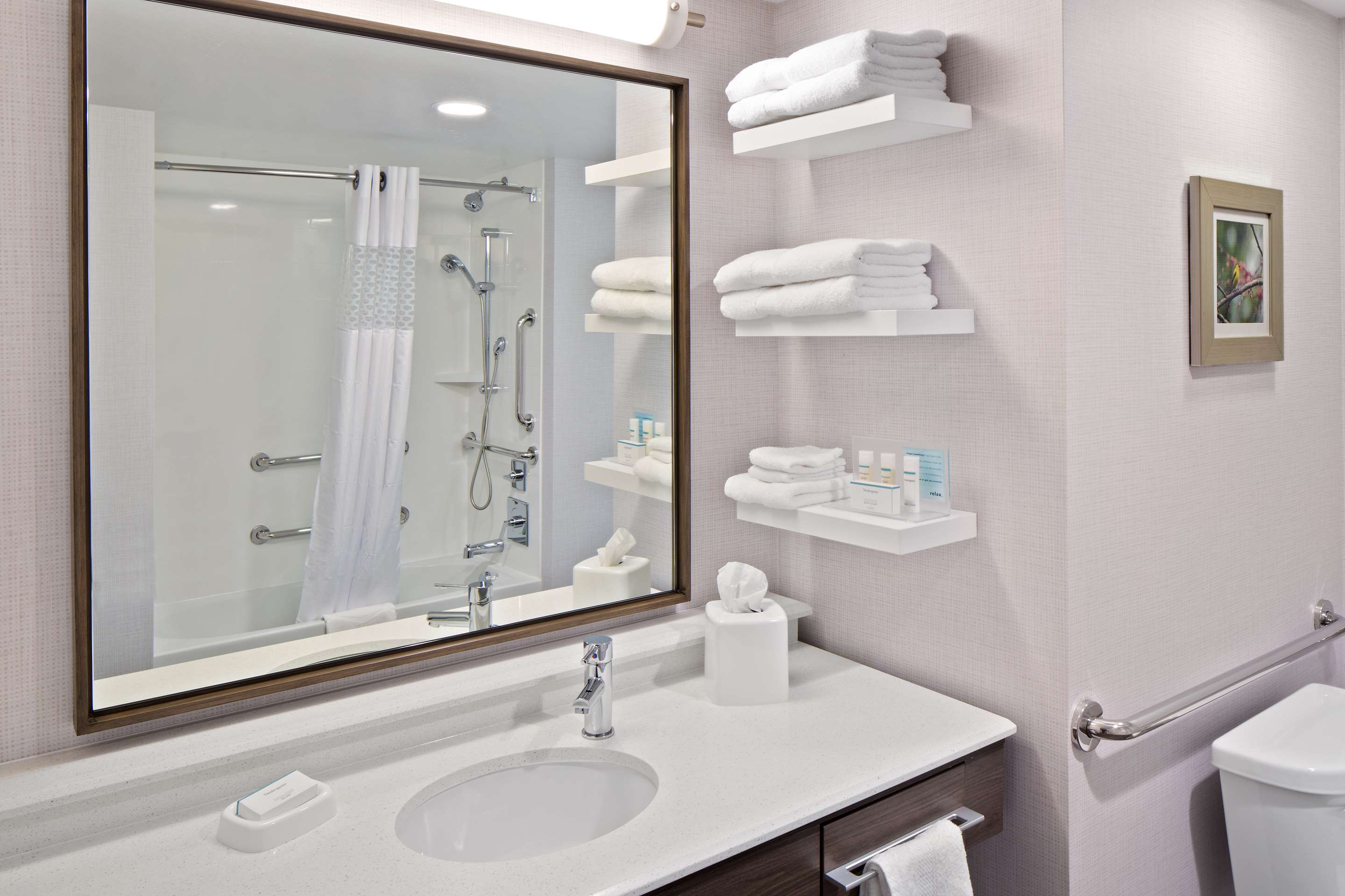 Guest room bath