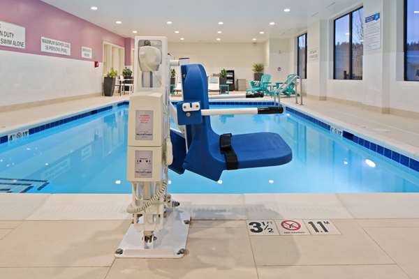 Pool - Hampton Inn & Suites Woodinville