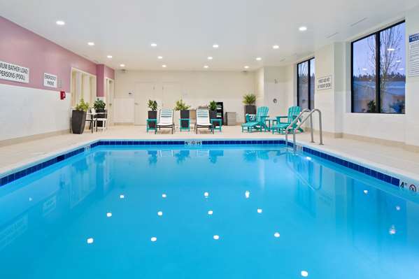 Pool - Hampton Inn & Suites Woodinville