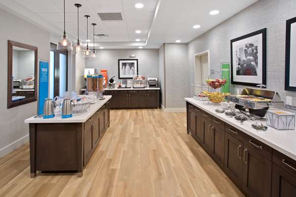 Restaurant - Hampton Inn & Suites Woodinville