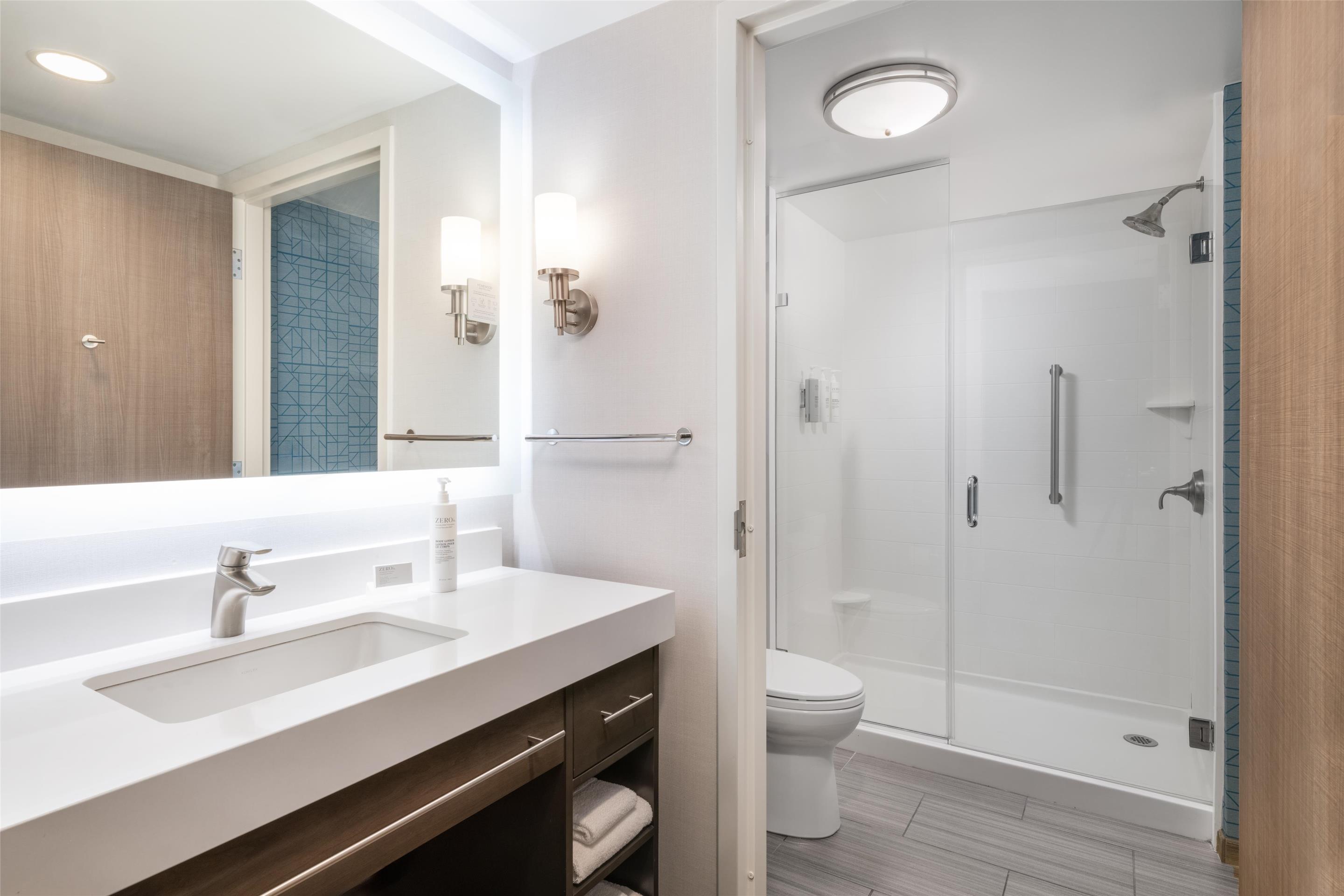 Guest room bath