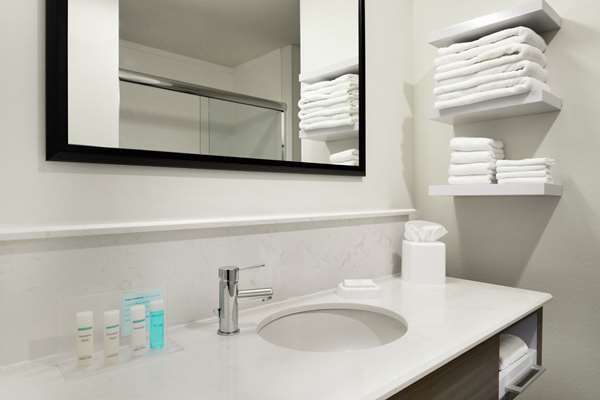  - Hampton Inn & Suites Alton