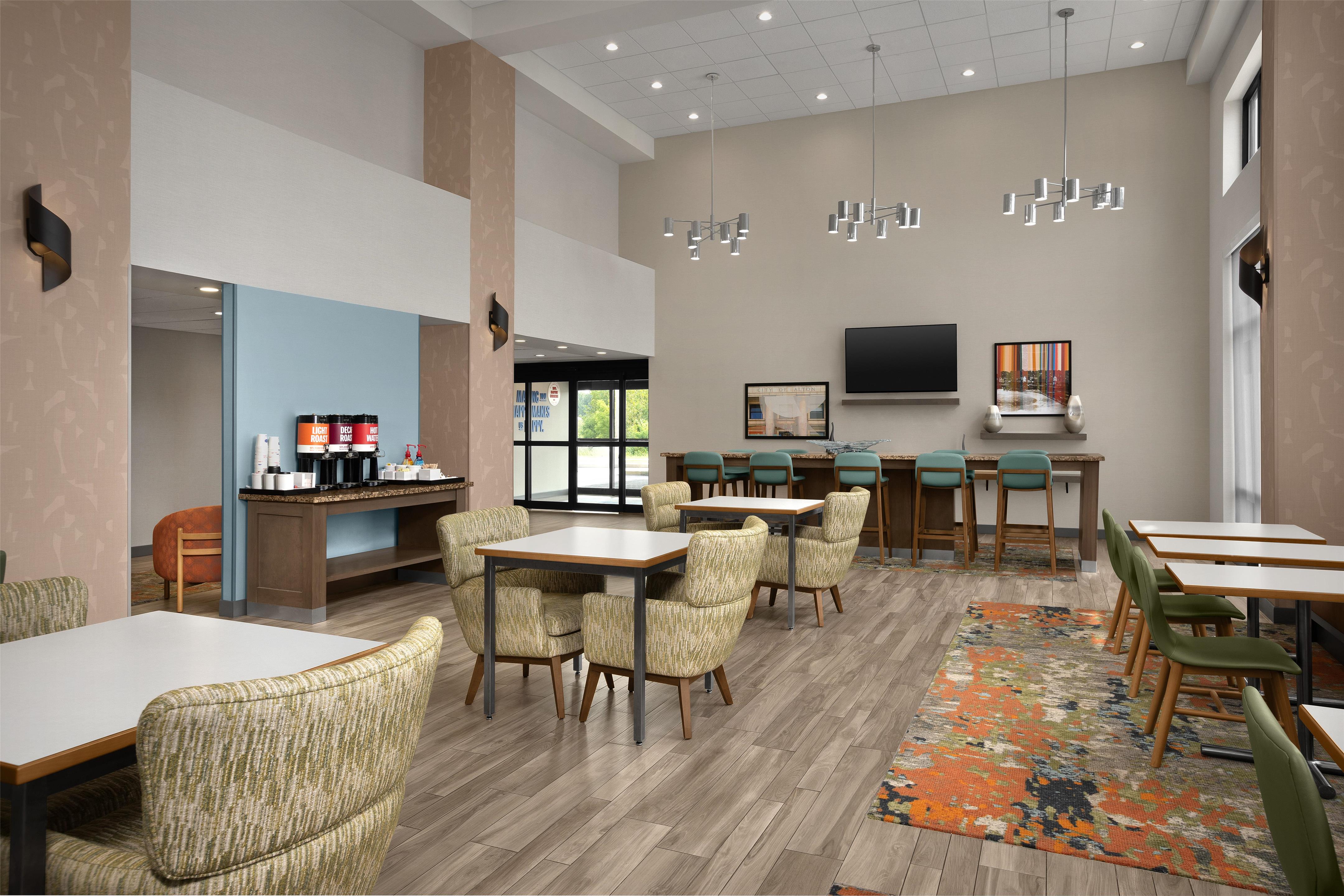 Breakfast Area | Hampton Inn & Suites St. Louis/Alton