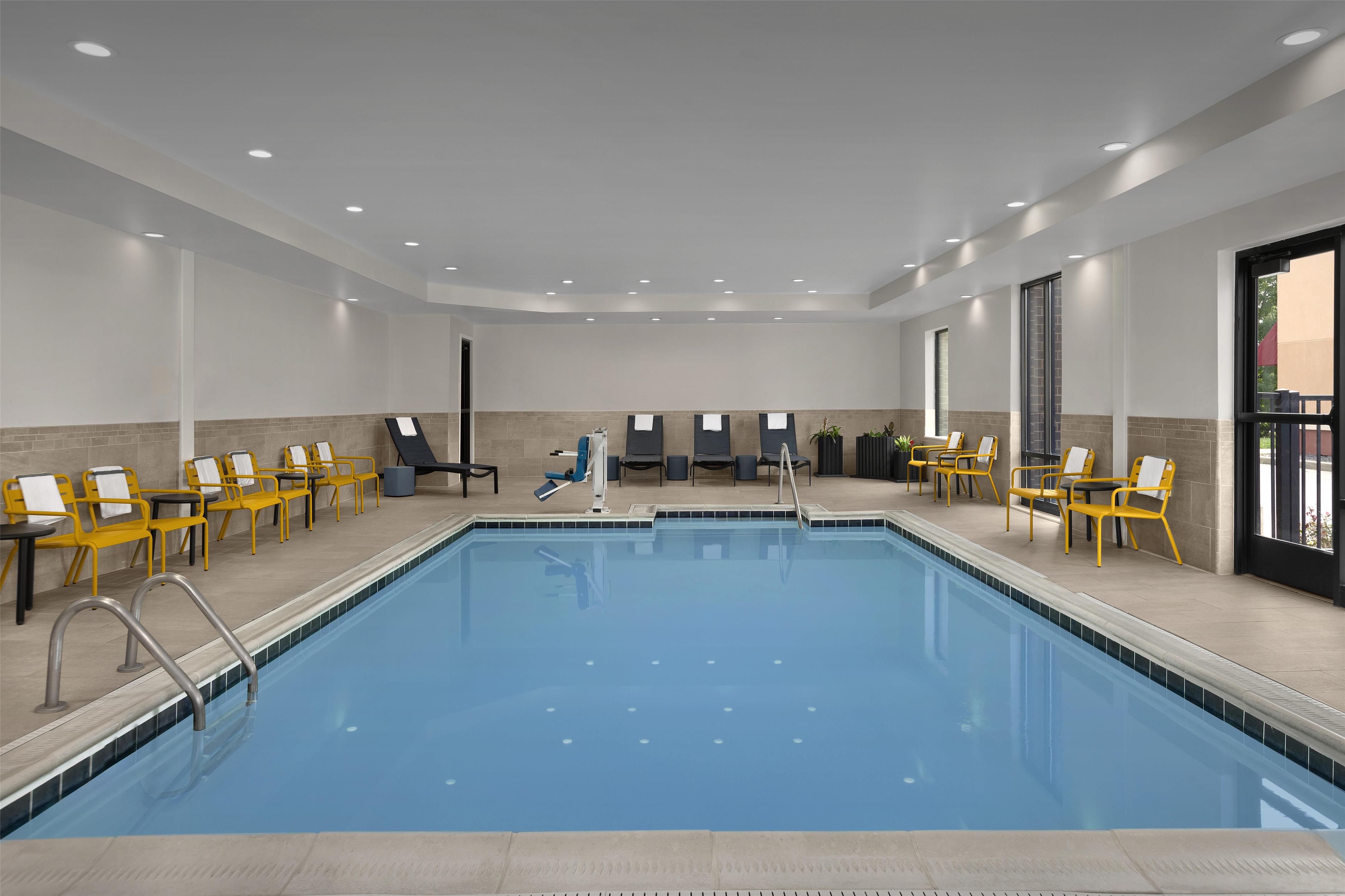 Pool | Hampton Inn & Suites St. Louis/Alton