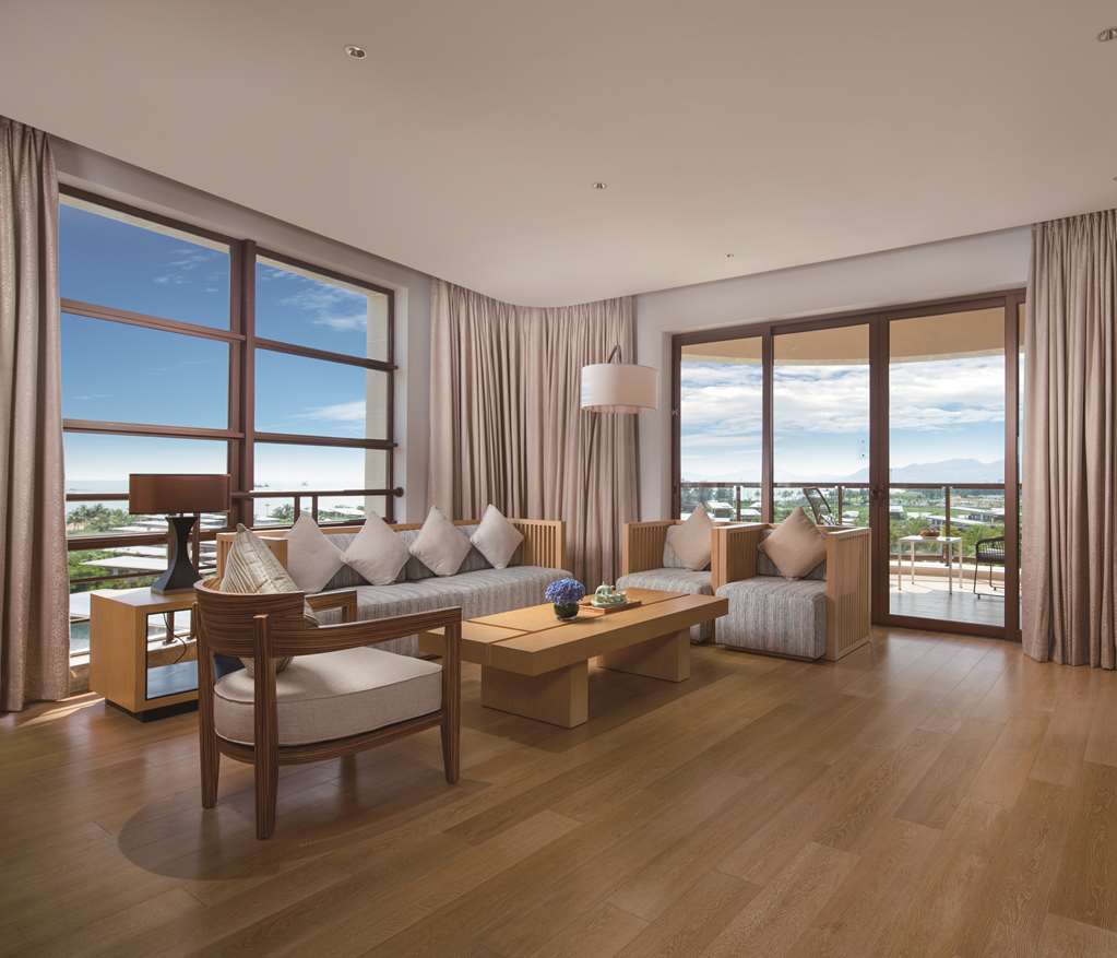 SANYA YAZHOU BAY CURIO BY HILTON-guestroom-Guest Room,On-Site.jpg
