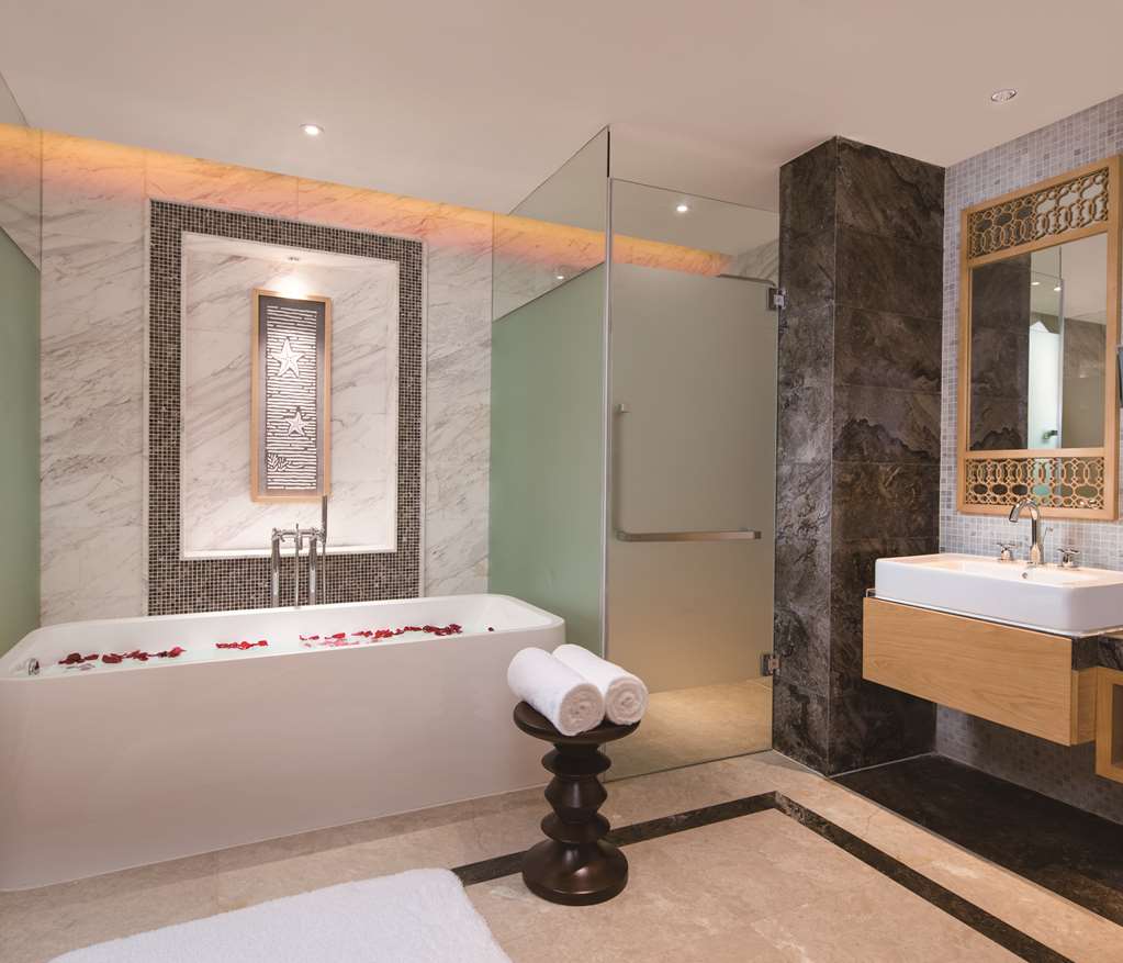 SANYA YAZHOU BAY CURIO BY HILTON-guestroom-Guest Room,Bathroom,On-Site.jpg