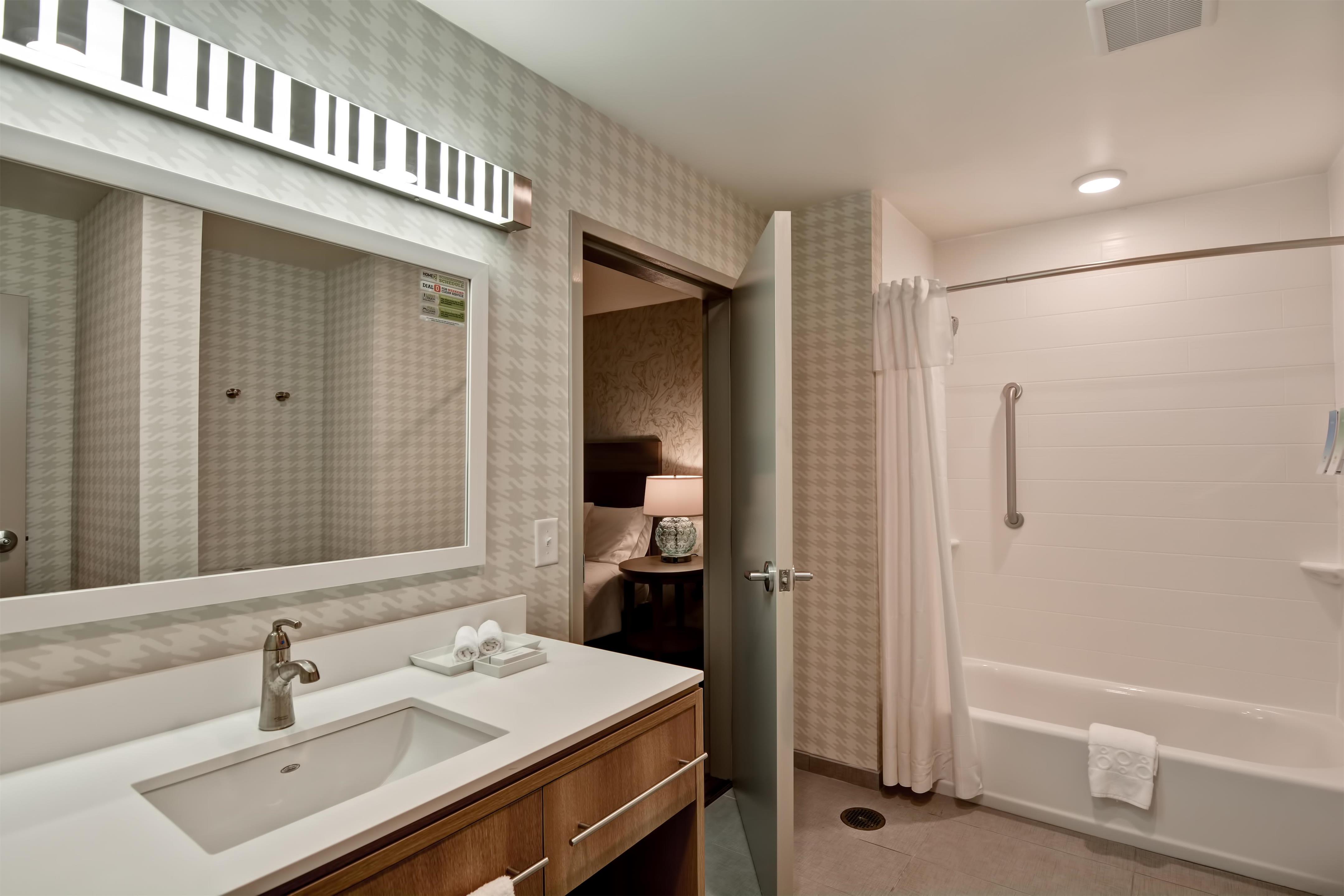 Guest room bath