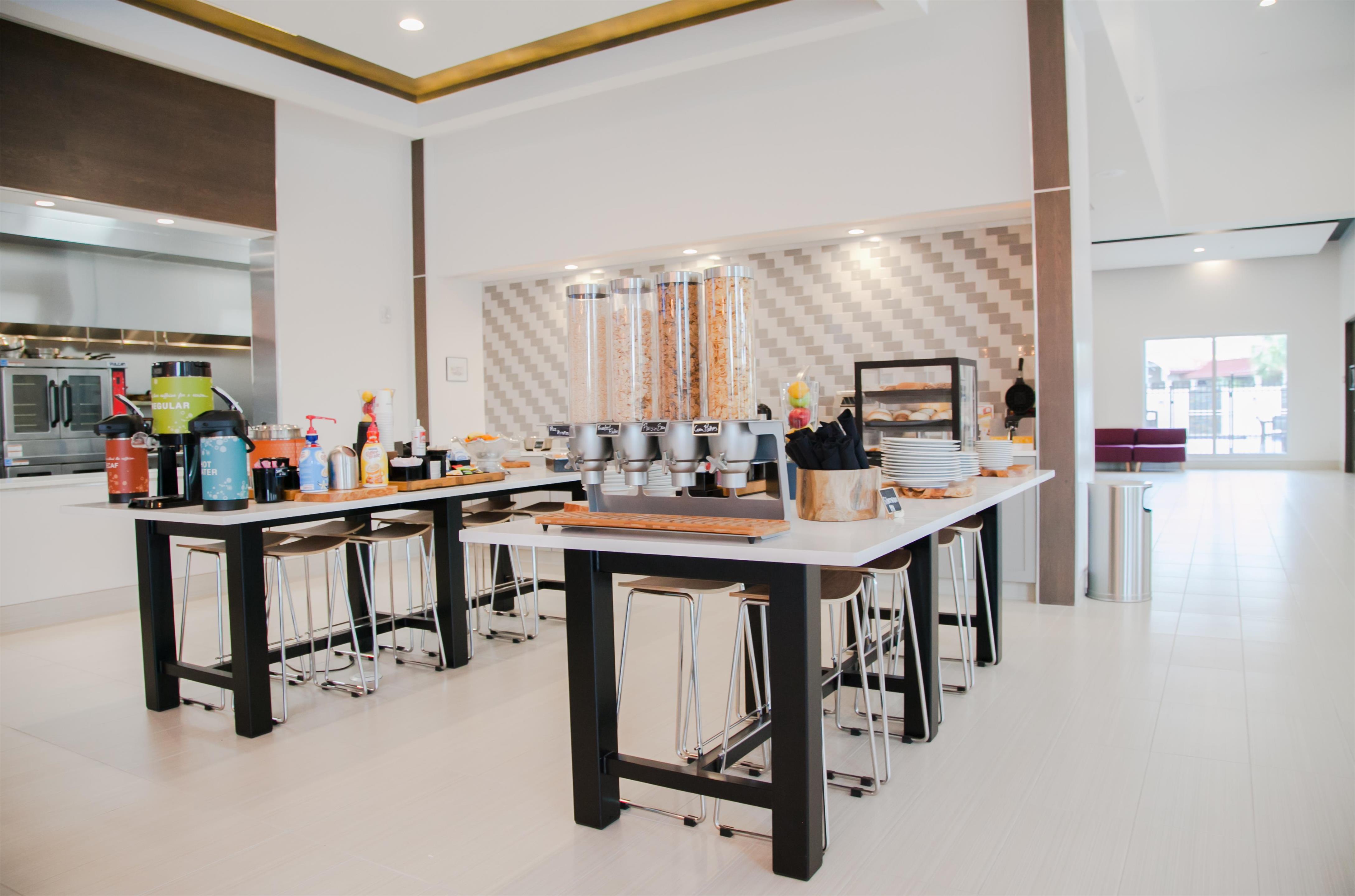 Breakfast Area | Hilton Garden Inn Tampa Suncoast Parkway