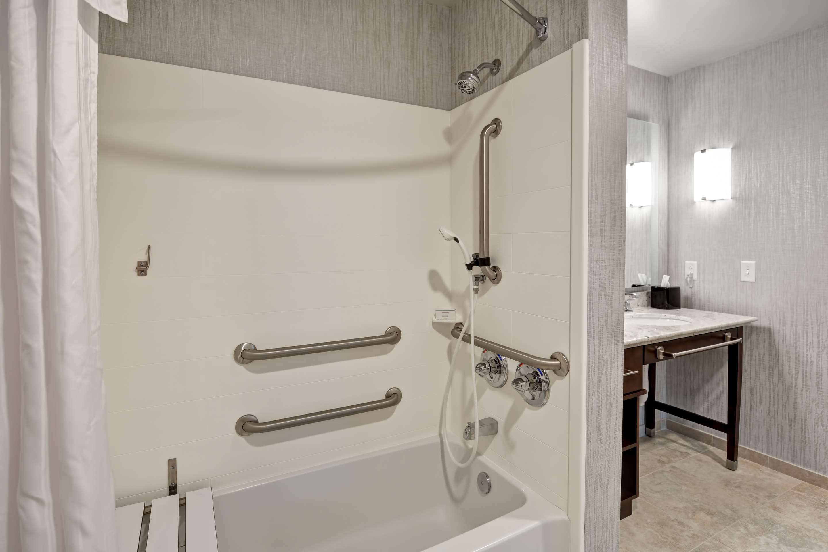 Guest room bath