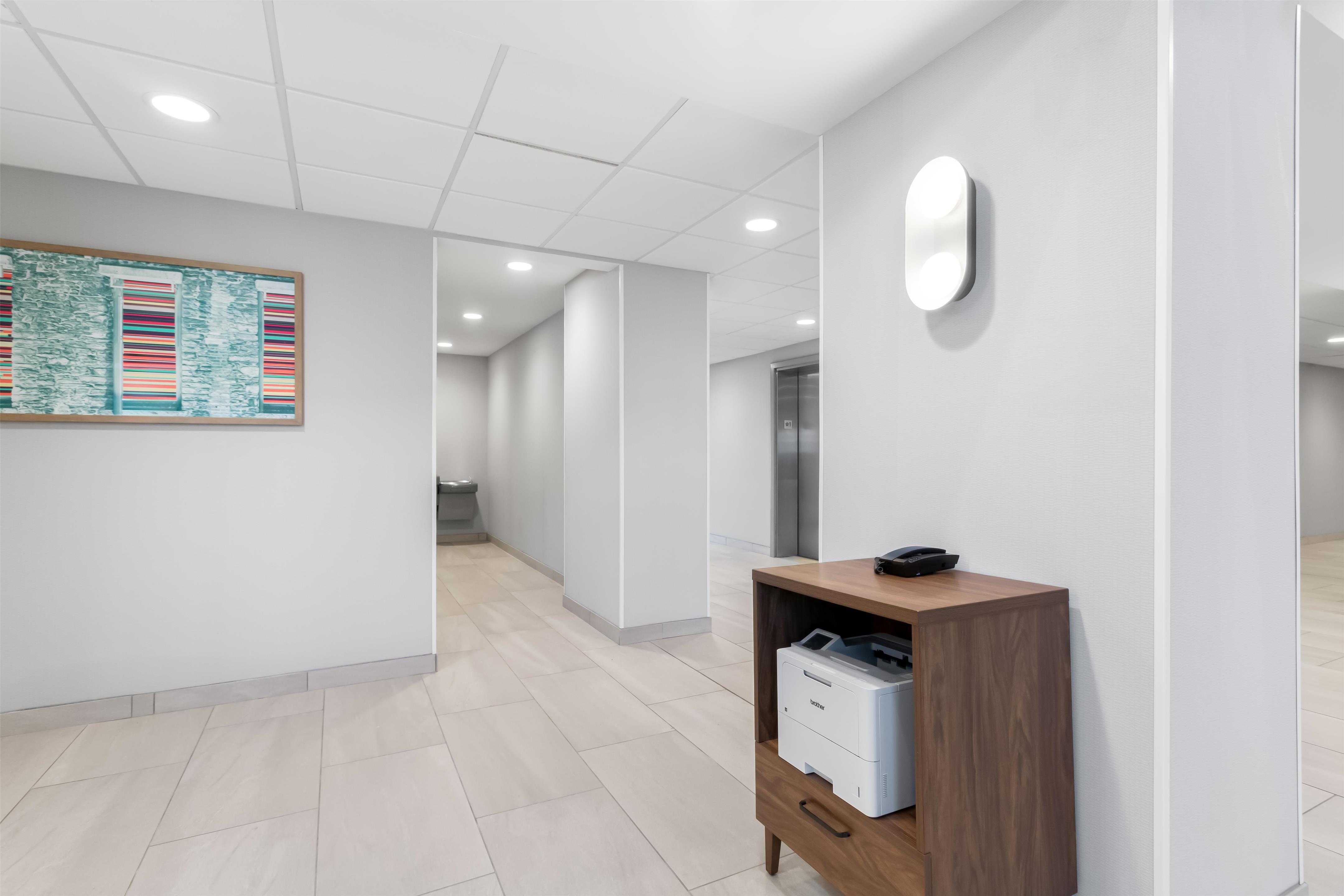 Business Center | Hampton Inn & Suites New Castle