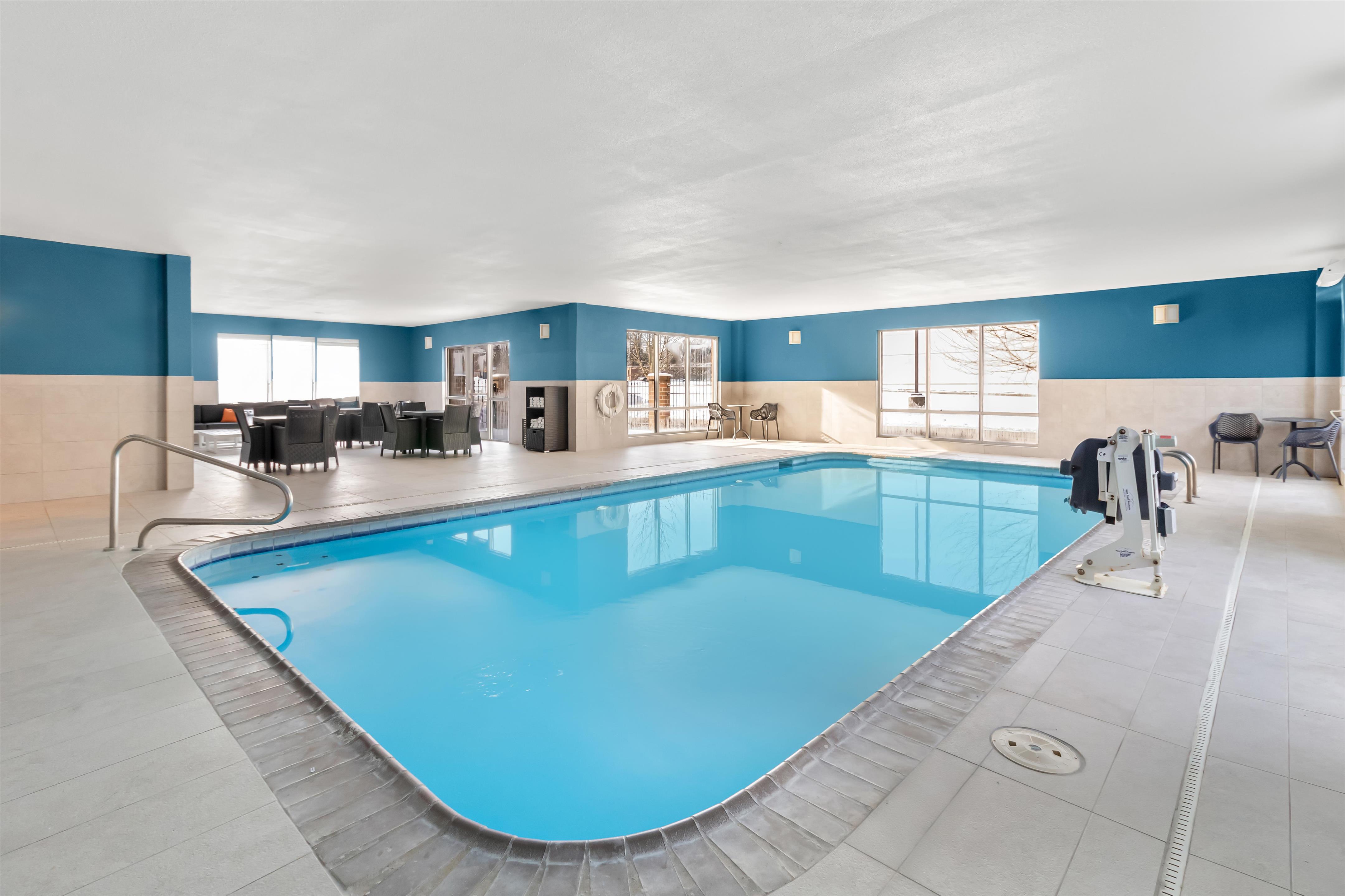 Pool | Hampton Inn & Suites New Castle