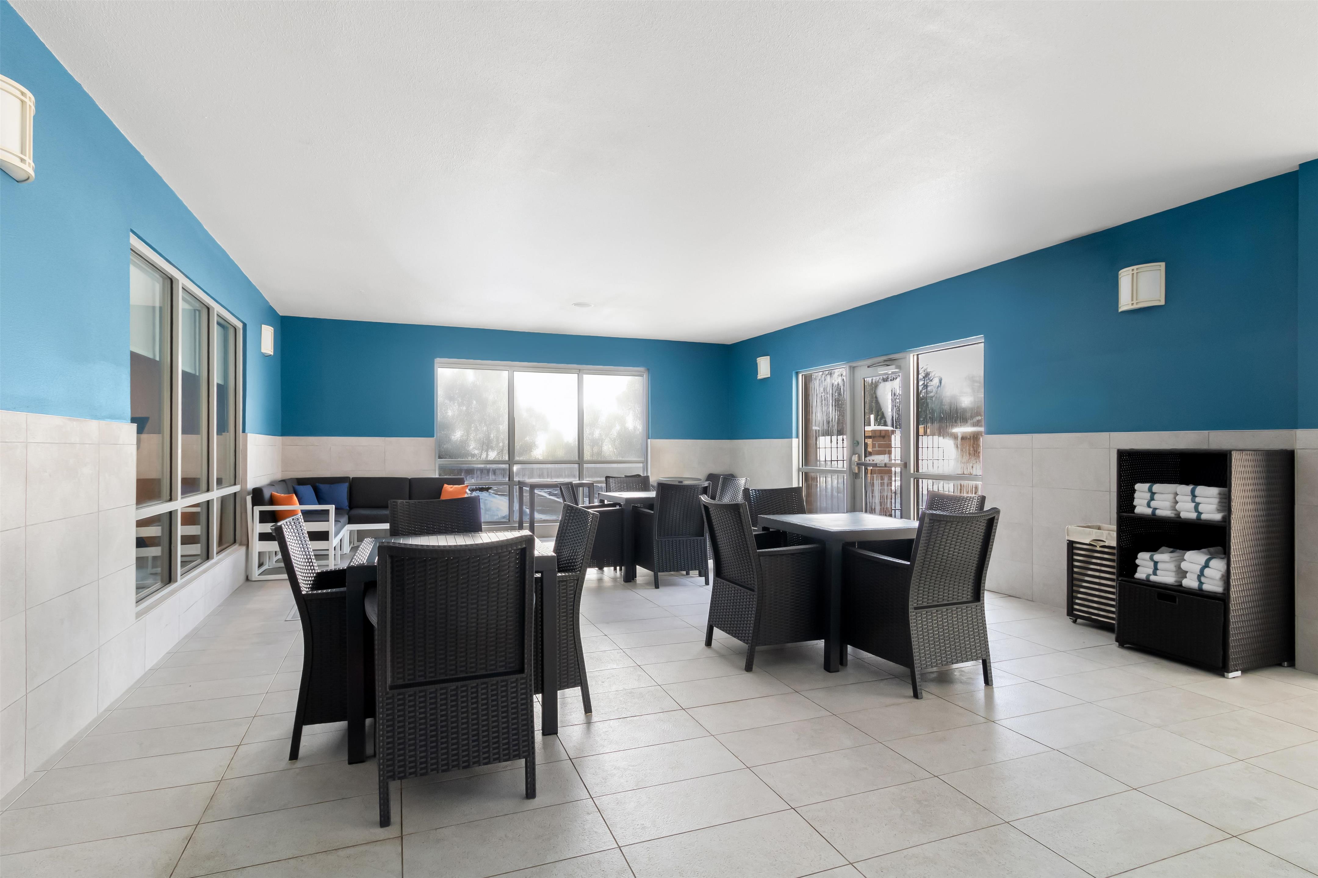 Pool | Hampton Inn & Suites New Castle