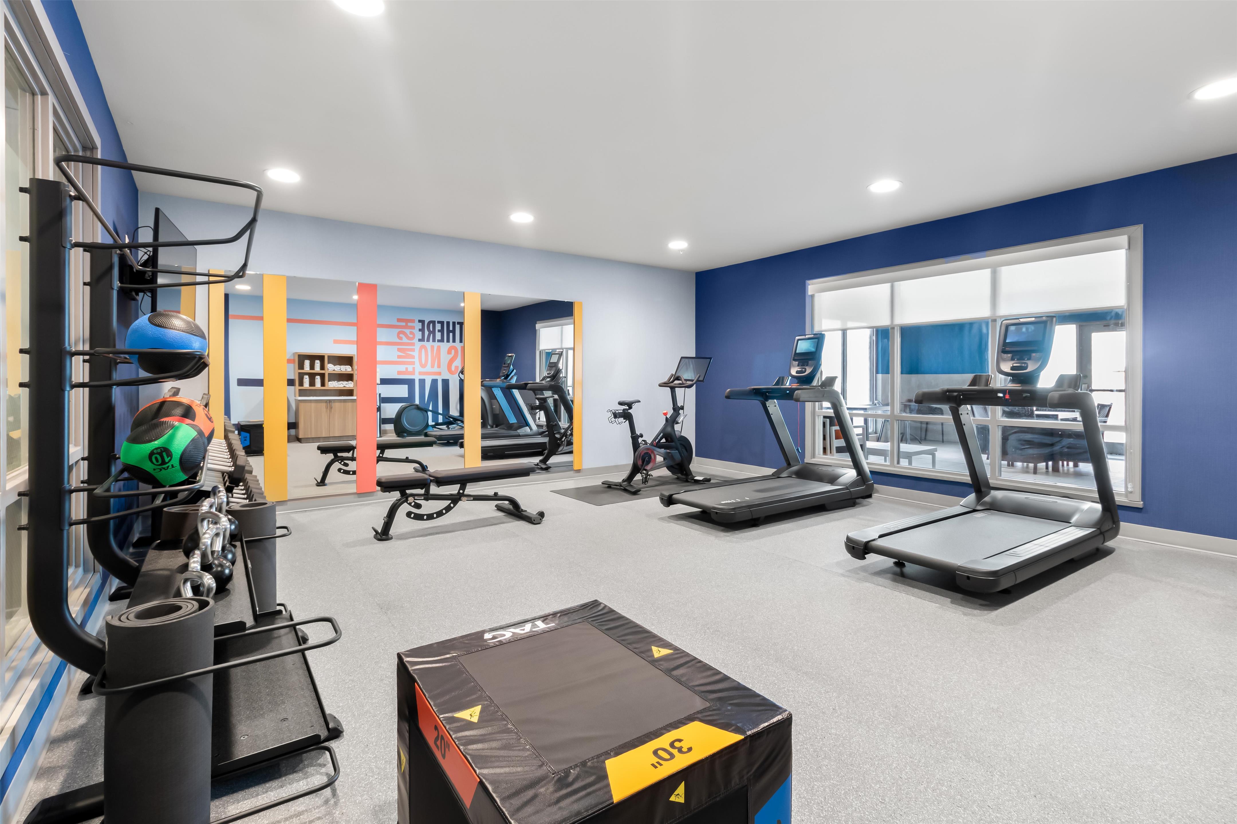 Health club fitness center gym | Hampton Inn & Suites New Castle