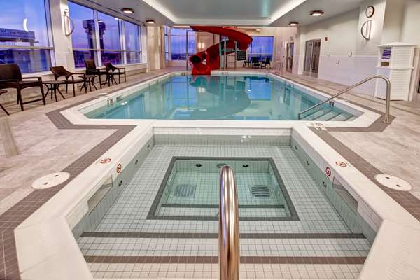 Pool - Hampton Inn & Suites Grande Prairie
