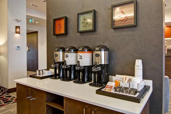 Restaurant - Hampton Inn & Suites Grande Prairie