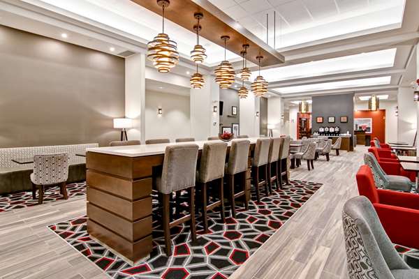 Restaurant - Hampton Inn & Suites Grande Prairie