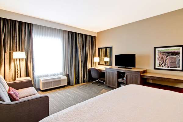 - Hampton Inn & Suites Grande Prairie