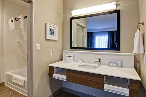  - Hampton Inn & Suites Grande Prairie
