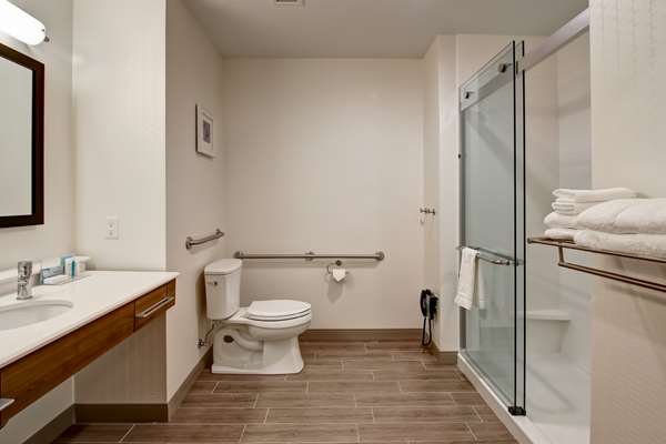  - Hampton Inn & Suites Grande Prairie