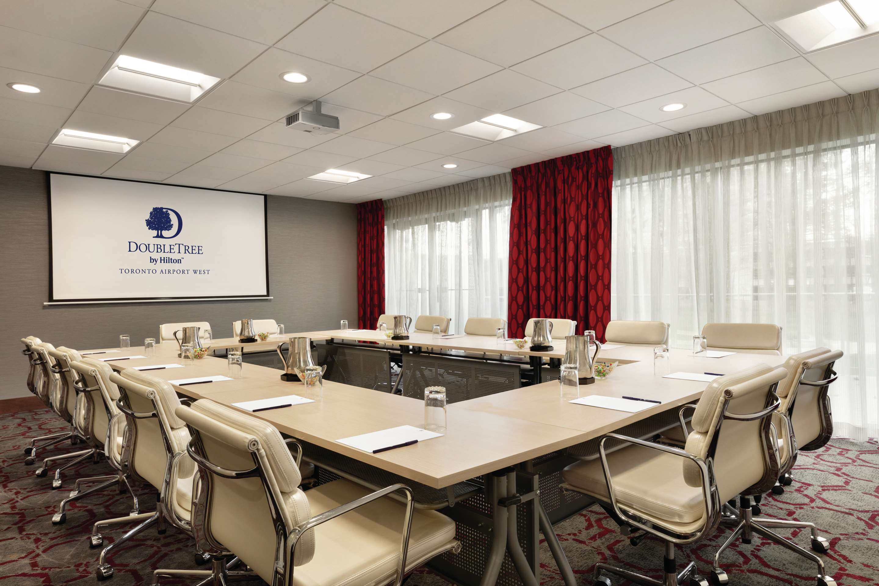 Meeting Room | DoubleTree by Hilton Toronto Airport West