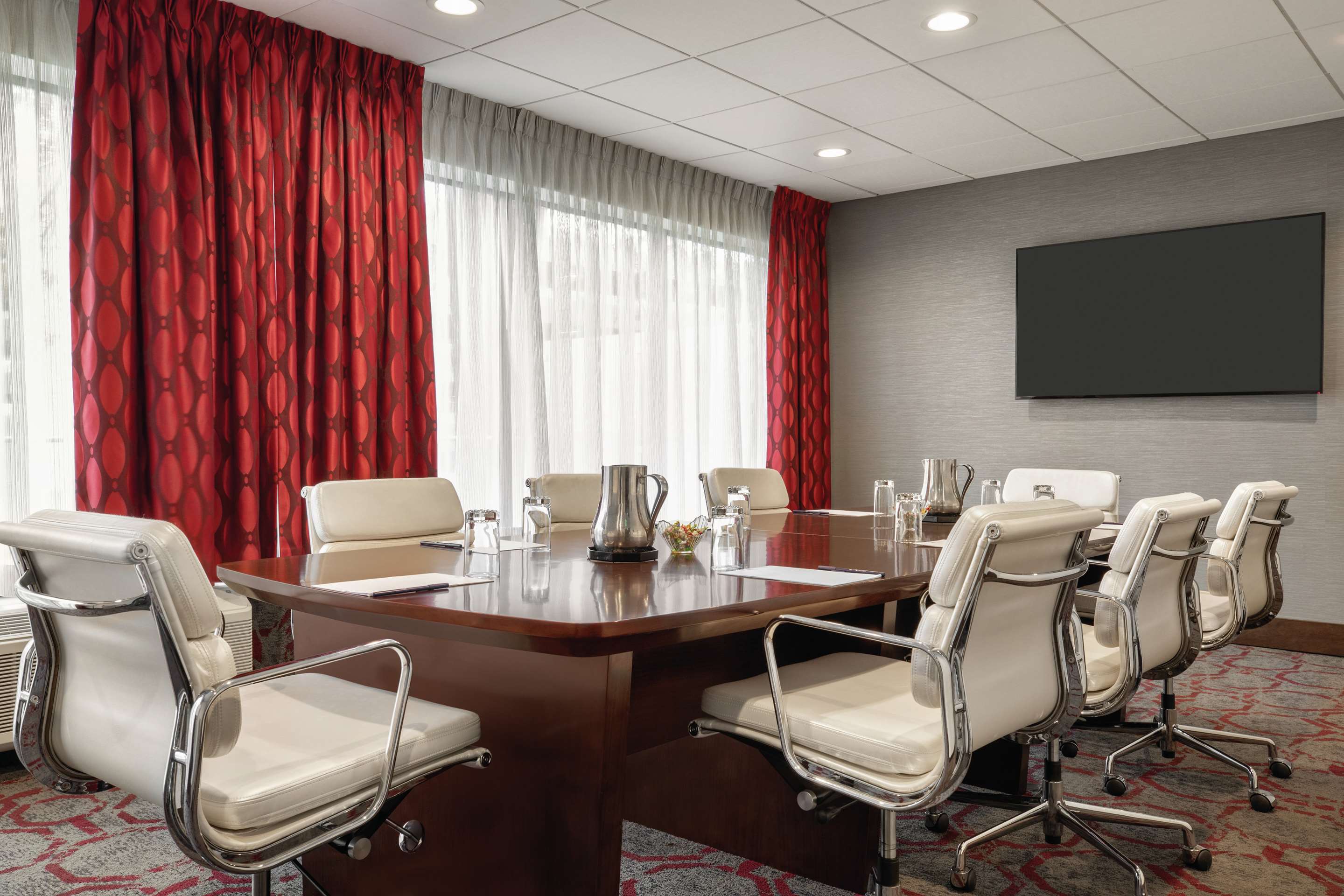 Meeting Room | DoubleTree by Hilton Toronto Airport West