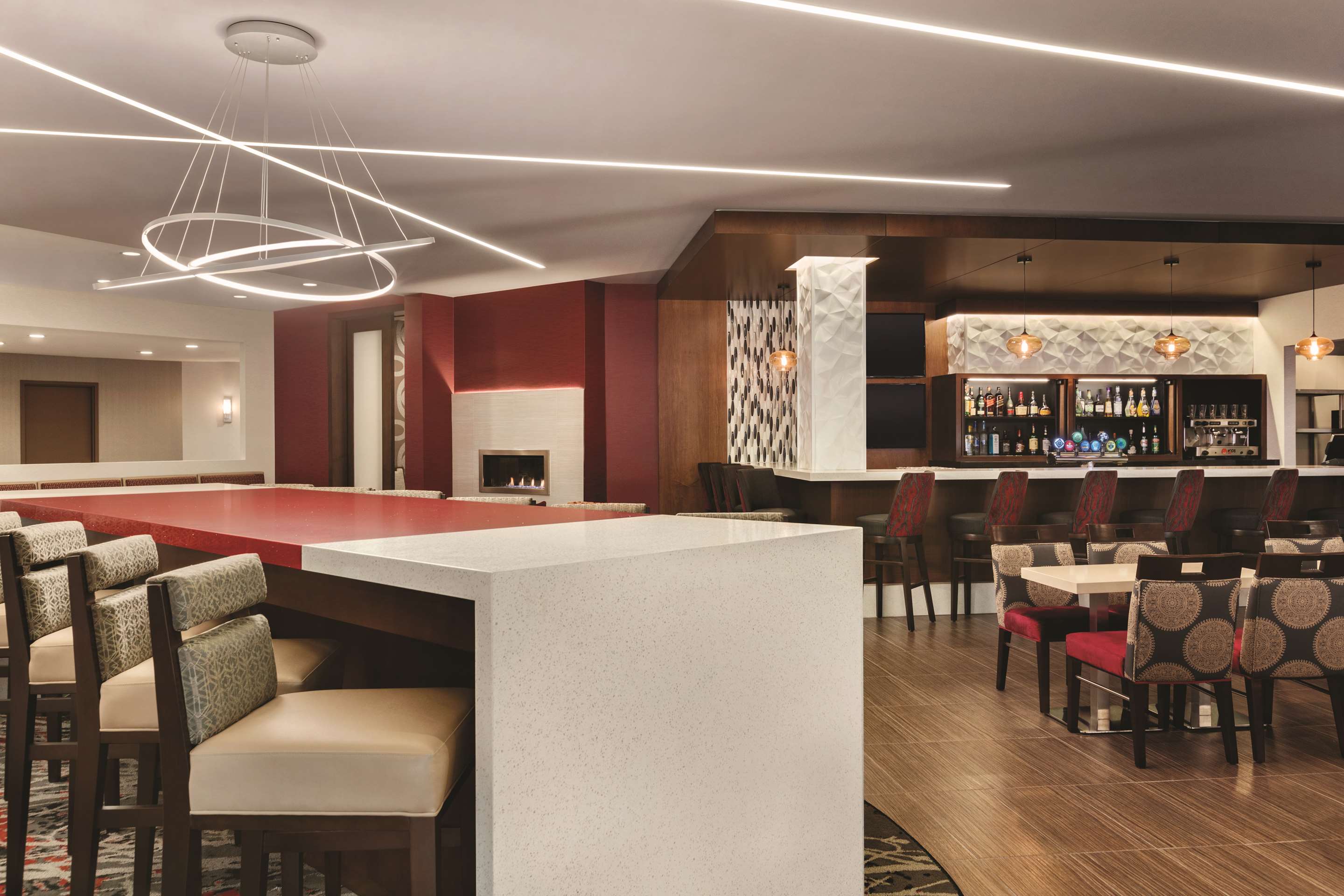 BarLounge | DoubleTree by Hilton Toronto Airport West