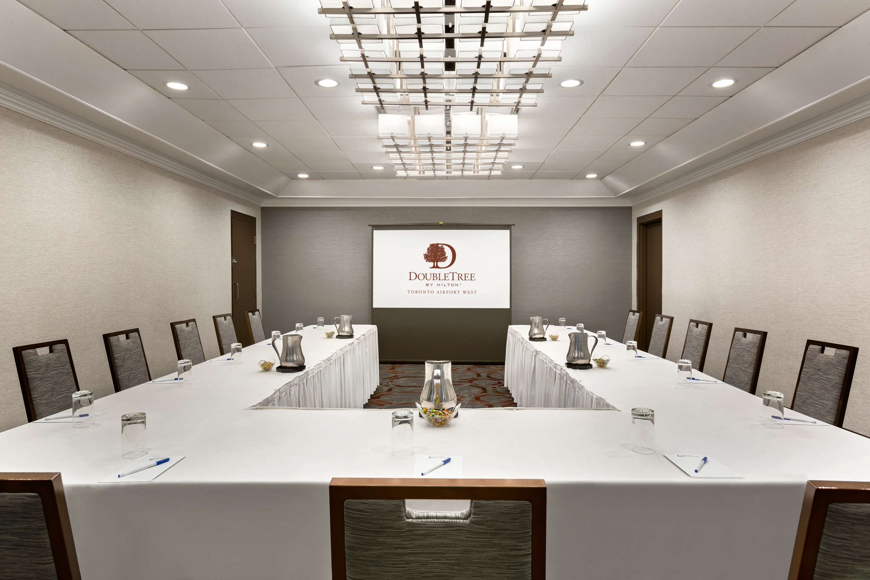 Meeting Room | DoubleTree by Hilton Toronto Airport West