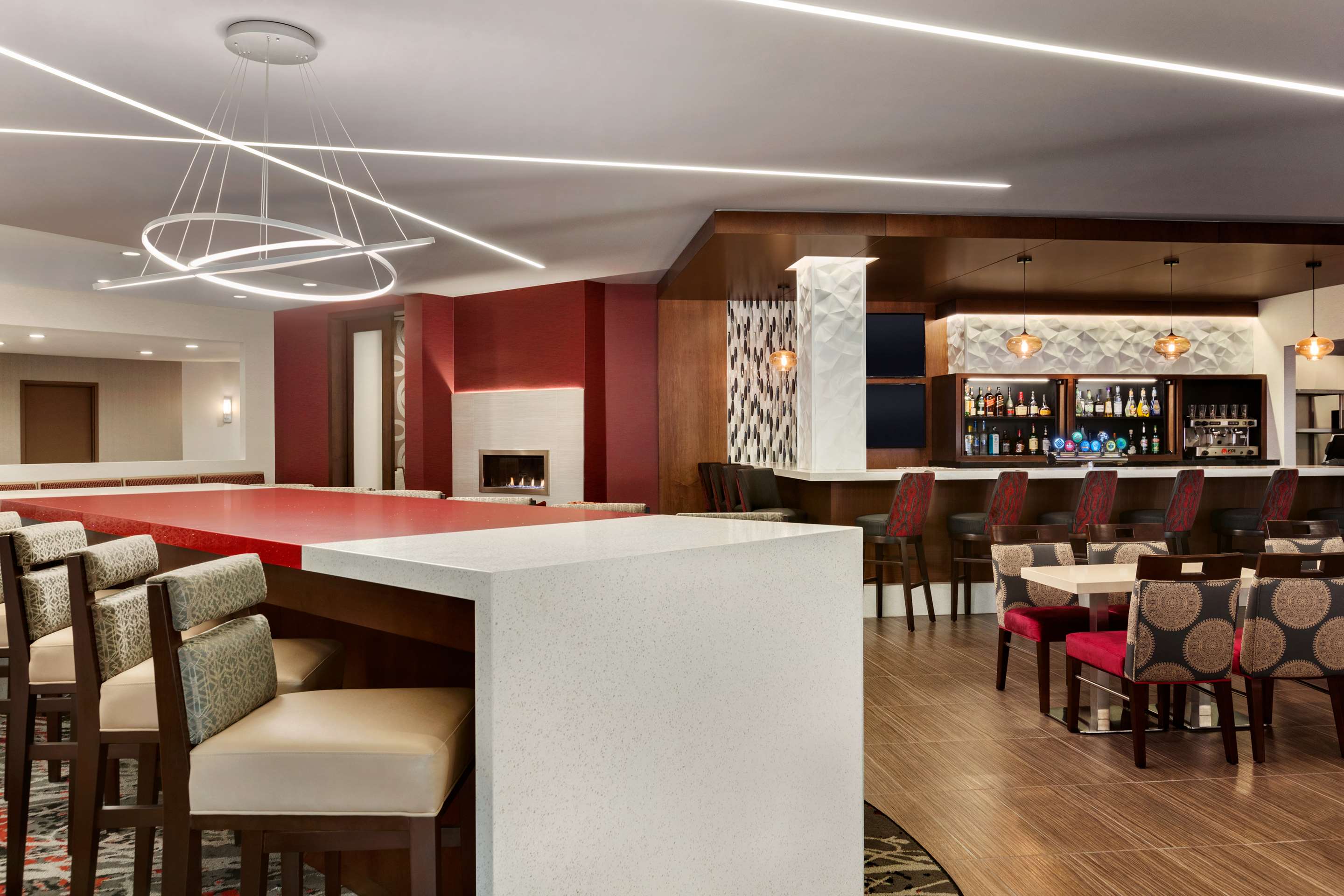 BarLounge | DoubleTree by Hilton Toronto Airport West