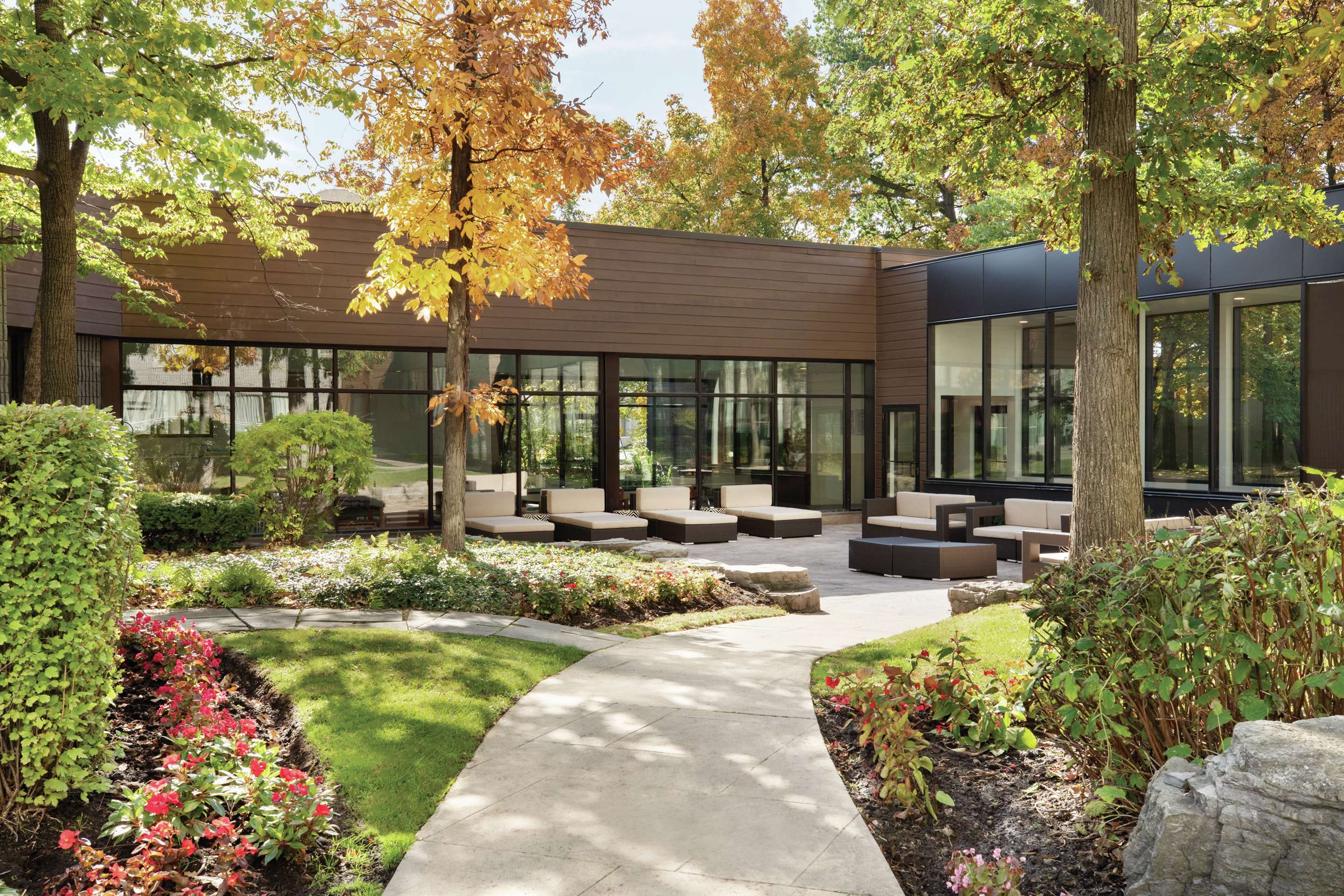 Exterior | DoubleTree by Hilton Toronto Airport West